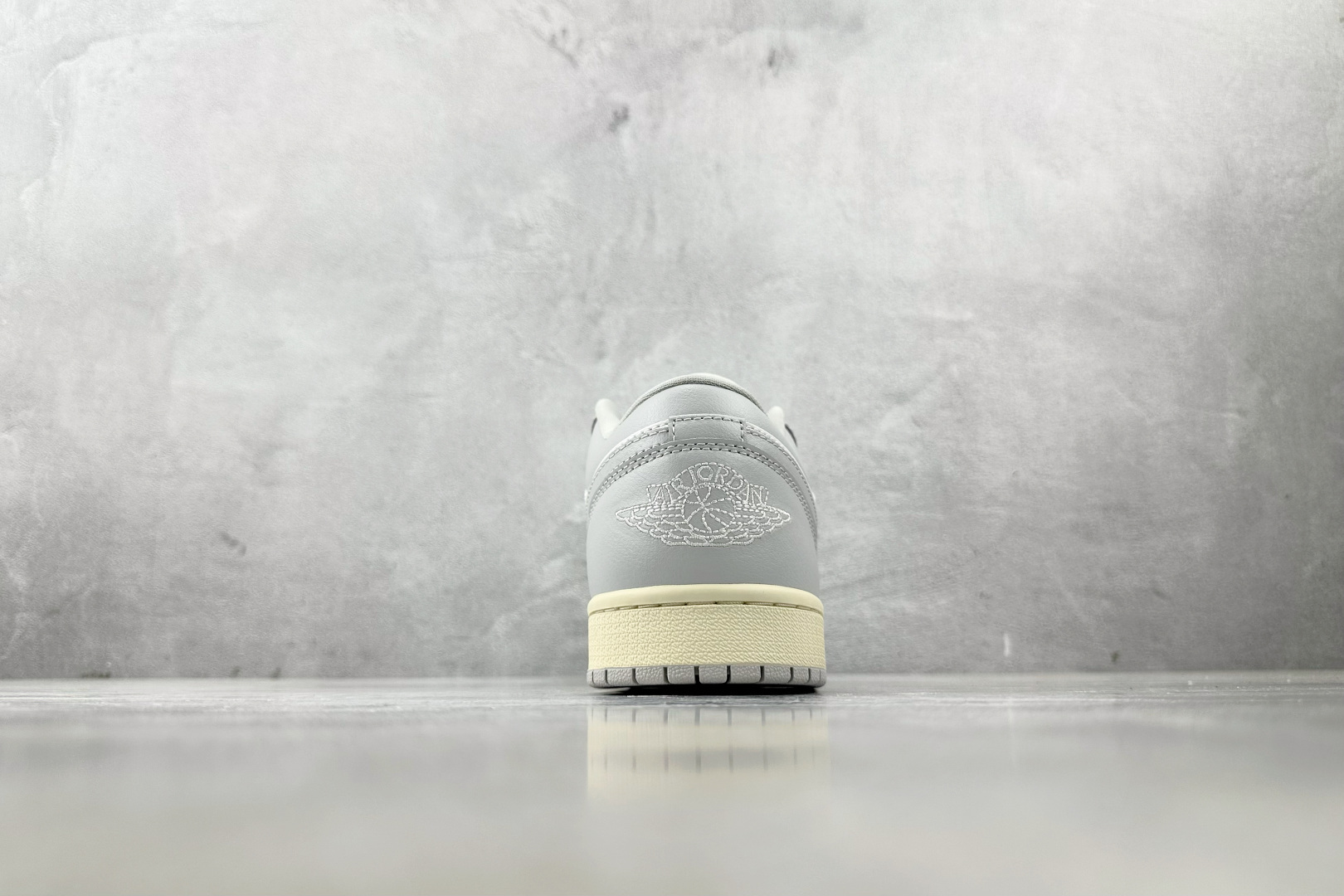 图片[9]-OT  打破市场垄断 顶级过验品质 一流品控免检产品 配色持续更新 原鞋开发 还原公司级 定位市场第一梯队 Jordan Air Jordan 1 low 灰白 货号：DC0774-103 尺码：35.5 36 36.5 37.5 38 38.5 39 40 40.5 41 42 42.5 43 44 44.5 45 46-选品中心