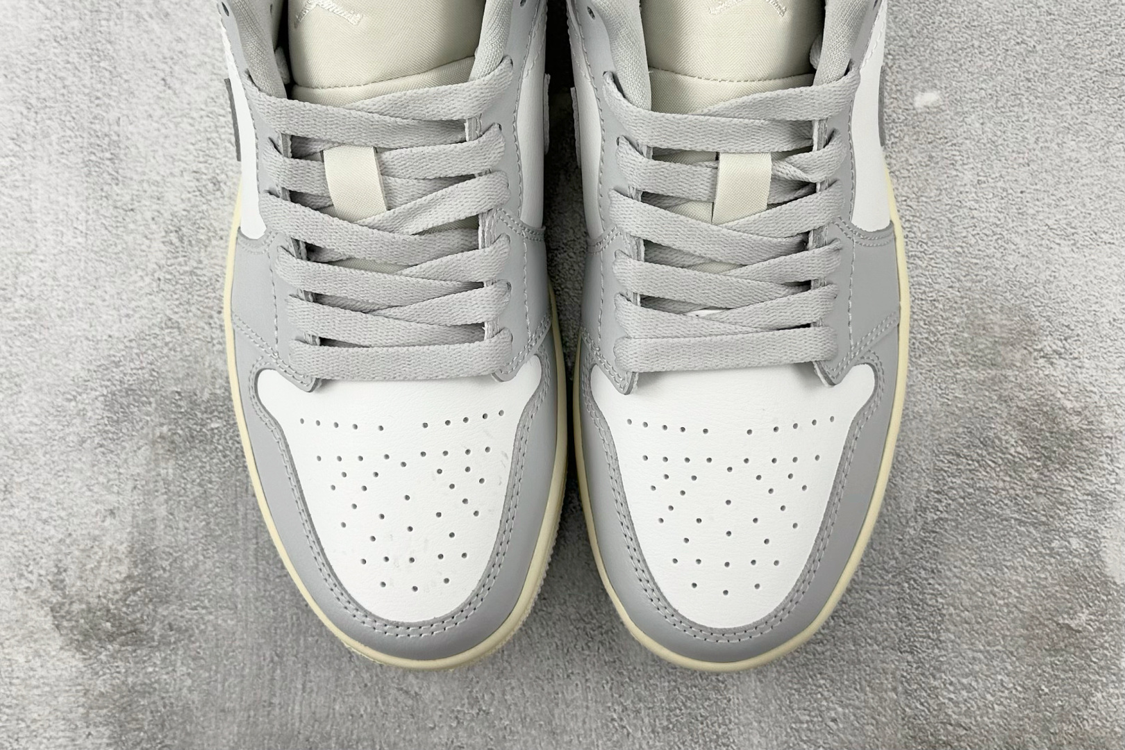 图片[7]-OT  打破市场垄断 顶级过验品质 一流品控免检产品 配色持续更新 原鞋开发 还原公司级 定位市场第一梯队 Jordan Air Jordan 1 low 灰白 货号：DC0774-103 尺码：35.5 36 36.5 37.5 38 38.5 39 40 40.5 41 42 42.5 43 44 44.5 45 46-选品中心