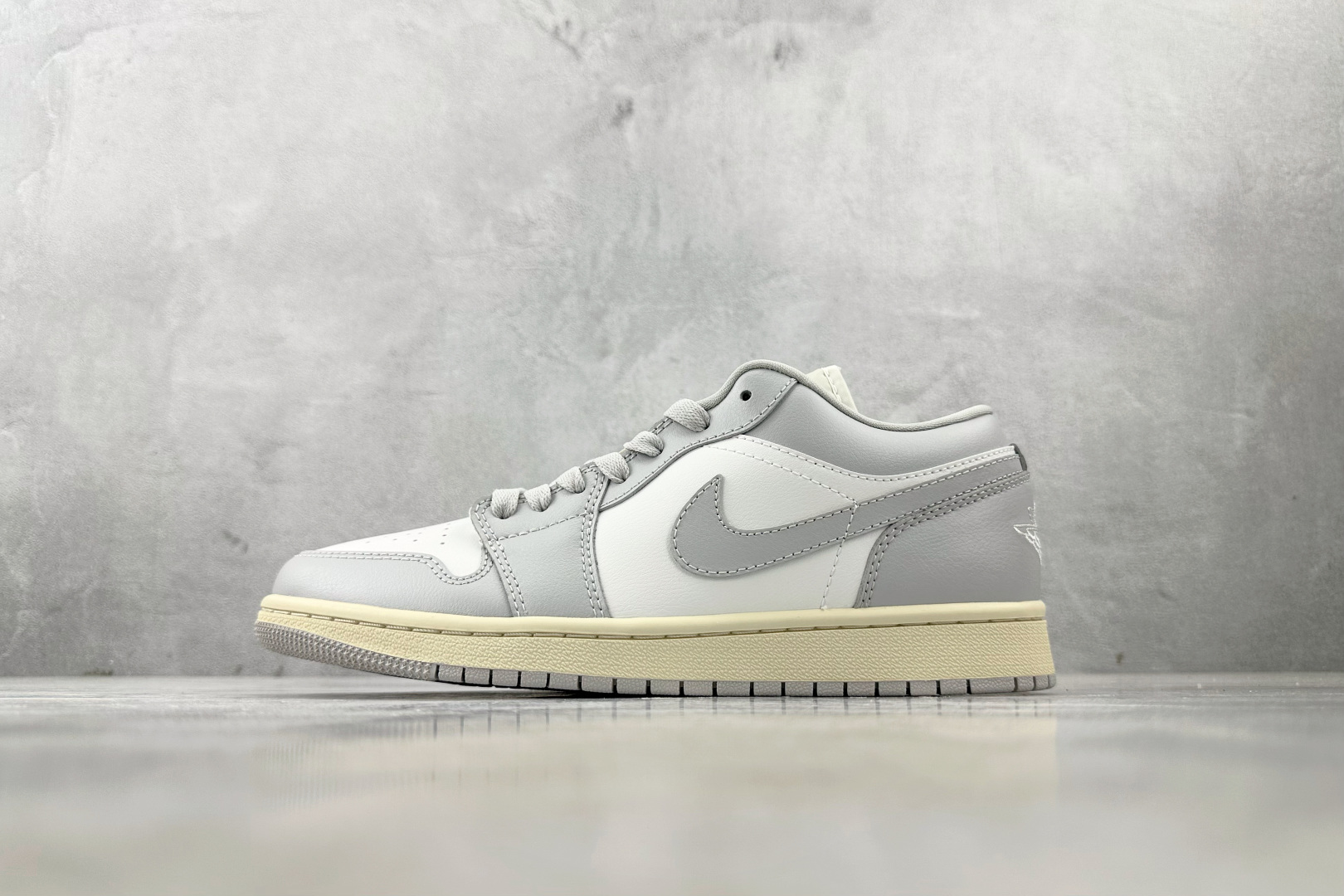 OT  打破市场垄断 顶级过验品质 一流品控免检产品 配色持续更新 原鞋开发 还原公司级 定位市场第一梯队 Jordan Air Jordan 1 low 灰白 货号：DC0774-103 尺码：35.5 36 36.5 37.5 38 38.5 39 40 40.5 41 42 42.5 43 44 44.5 45 46-选品中心