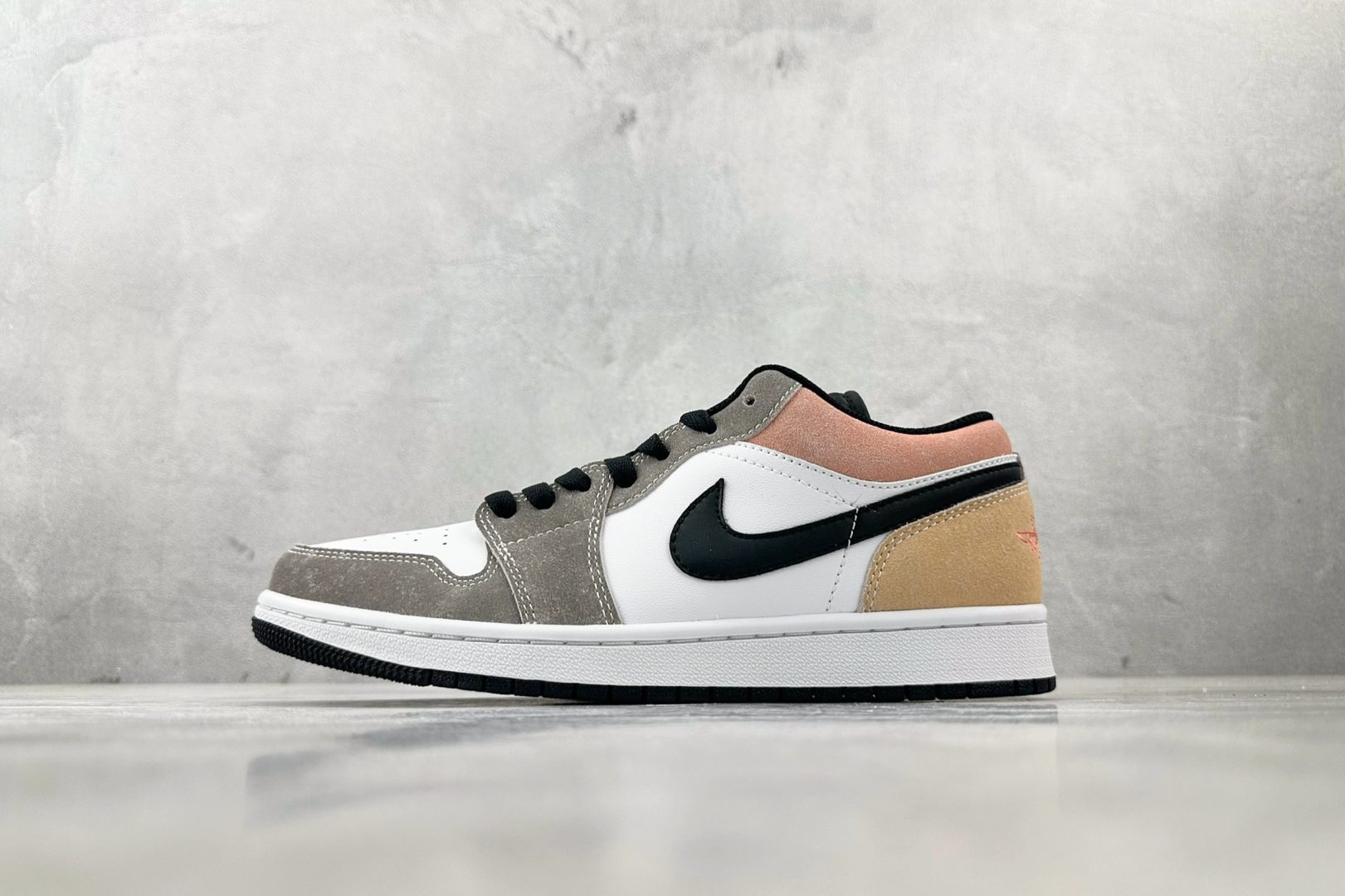 OT  打破市场垄断 顶级过验品质 一流品控免检产品 配色持续更新 原鞋开发 还原公司级 定位市场第一梯队 Jordan Air Jordan 1 low 黑白灰 货号：DX4334-008 尺码：35.5 36 36.5 37.5 38 38.5 39 40 40.5 41 42 42.5 43 44 44.5 45 46-选品中心