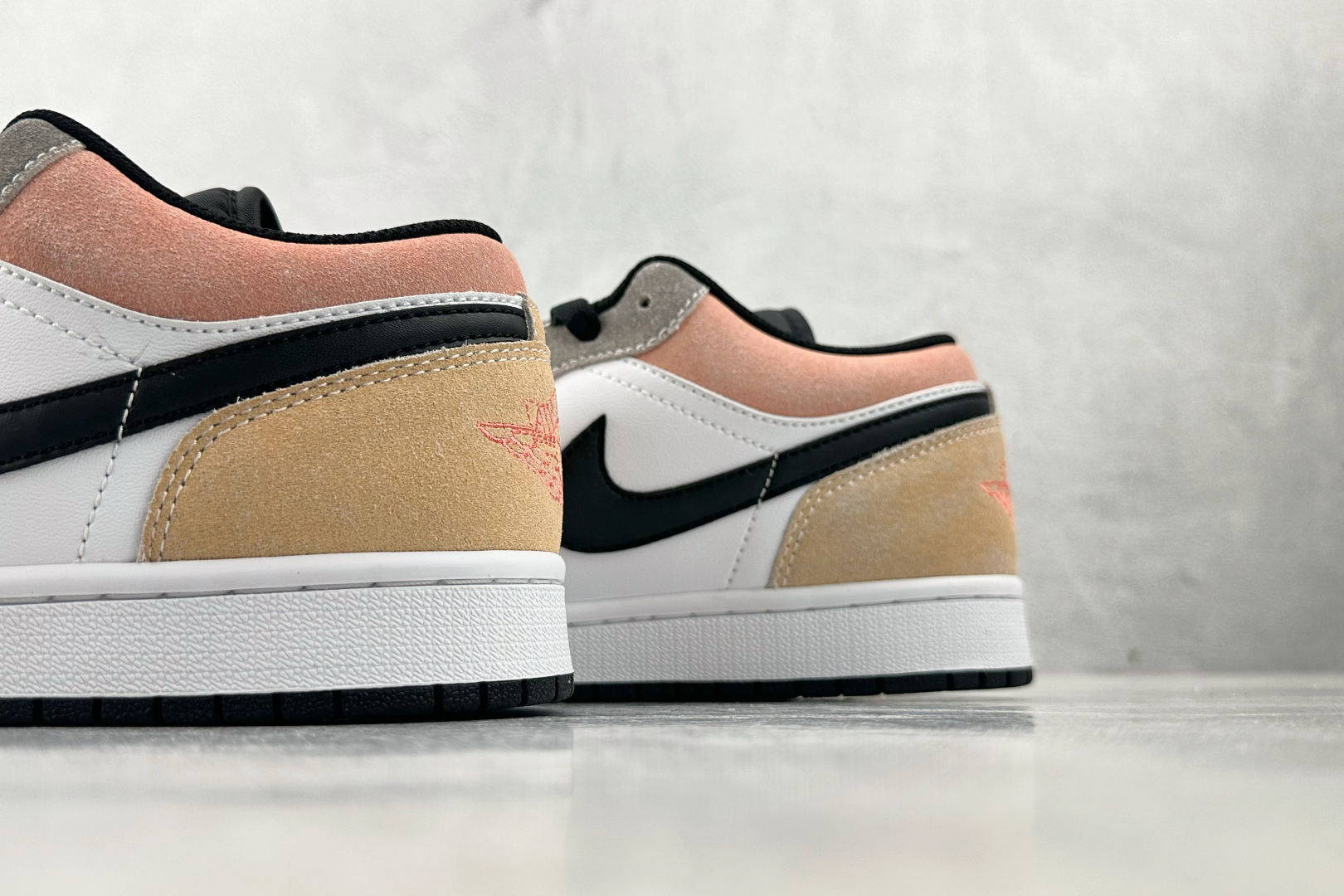 图片[8]-OT  打破市场垄断 顶级过验品质 一流品控免检产品 配色持续更新 原鞋开发 还原公司级 定位市场第一梯队 Jordan Air Jordan 1 low 黑白灰 货号：DX4334-008 尺码：35.5 36 36.5 37.5 38 38.5 39 40 40.5 41 42 42.5 43 44 44.5 45 46-选品中心