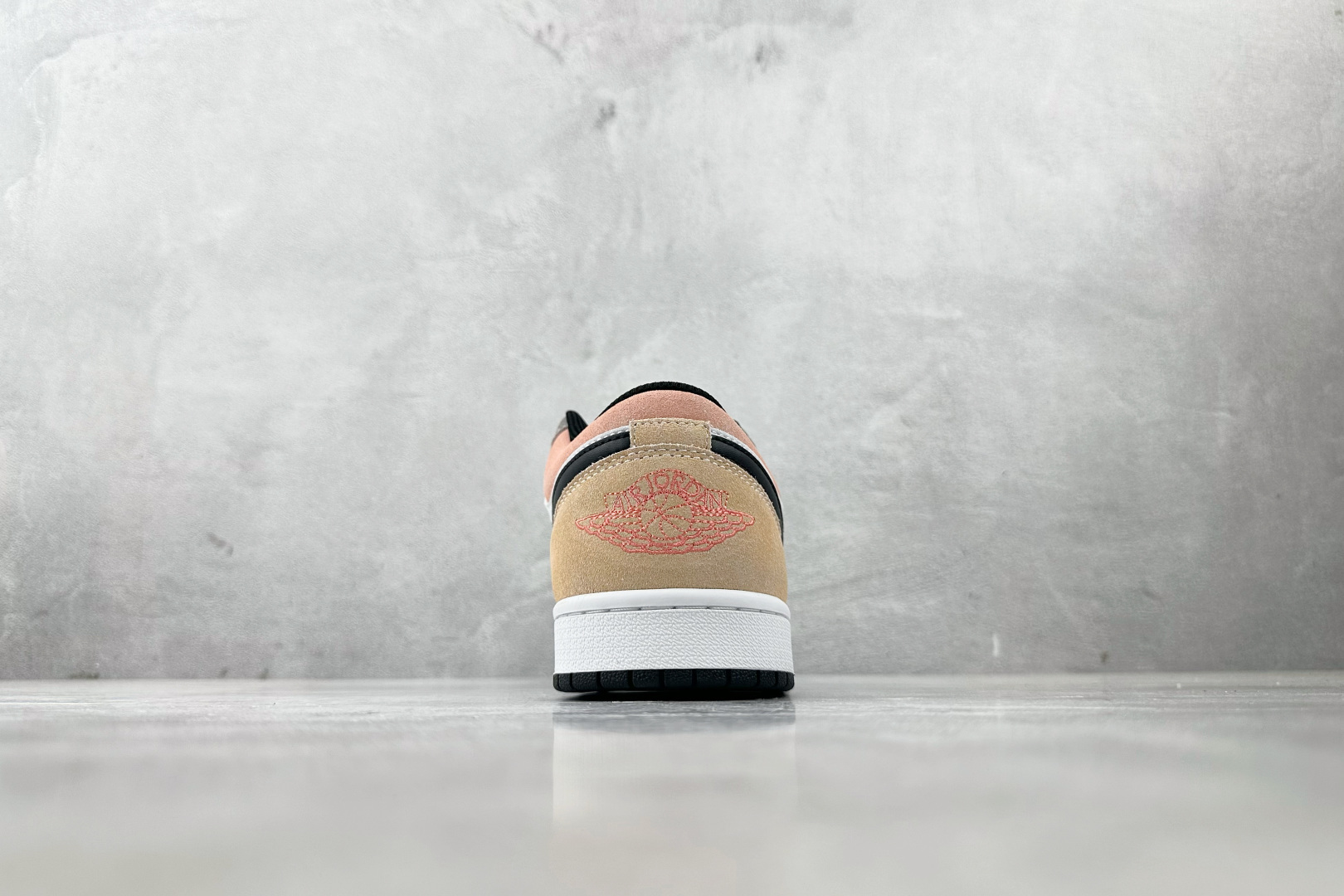 图片[9]-OT  打破市场垄断 顶级过验品质 一流品控免检产品 配色持续更新 原鞋开发 还原公司级 定位市场第一梯队 Jordan Air Jordan 1 low 黑白灰 货号：DX4334-008 尺码：35.5 36 36.5 37.5 38 38.5 39 40 40.5 41 42 42.5 43 44 44.5 45 46-选品中心