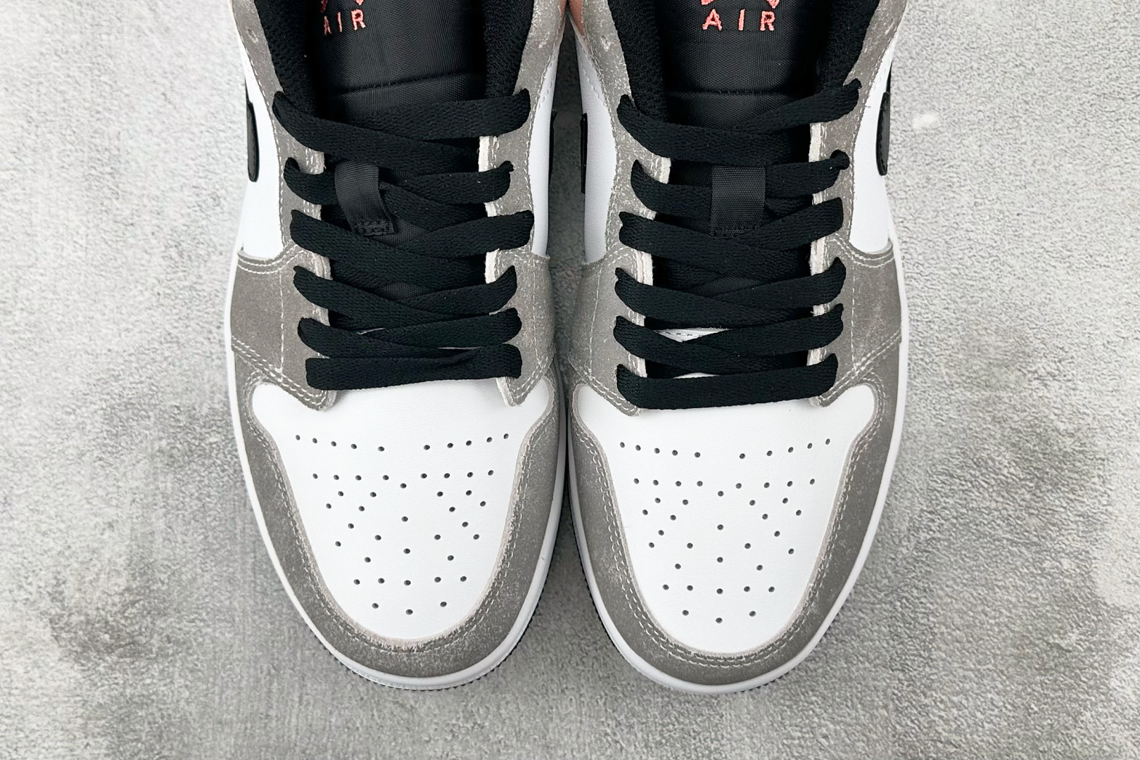 图片[7]-OT  打破市场垄断 顶级过验品质 一流品控免检产品 配色持续更新 原鞋开发 还原公司级 定位市场第一梯队 Jordan Air Jordan 1 low 黑白灰 货号：DX4334-008 尺码：35.5 36 36.5 37.5 38 38.5 39 40 40.5 41 42 42.5 43 44 44.5 45 46-选品中心