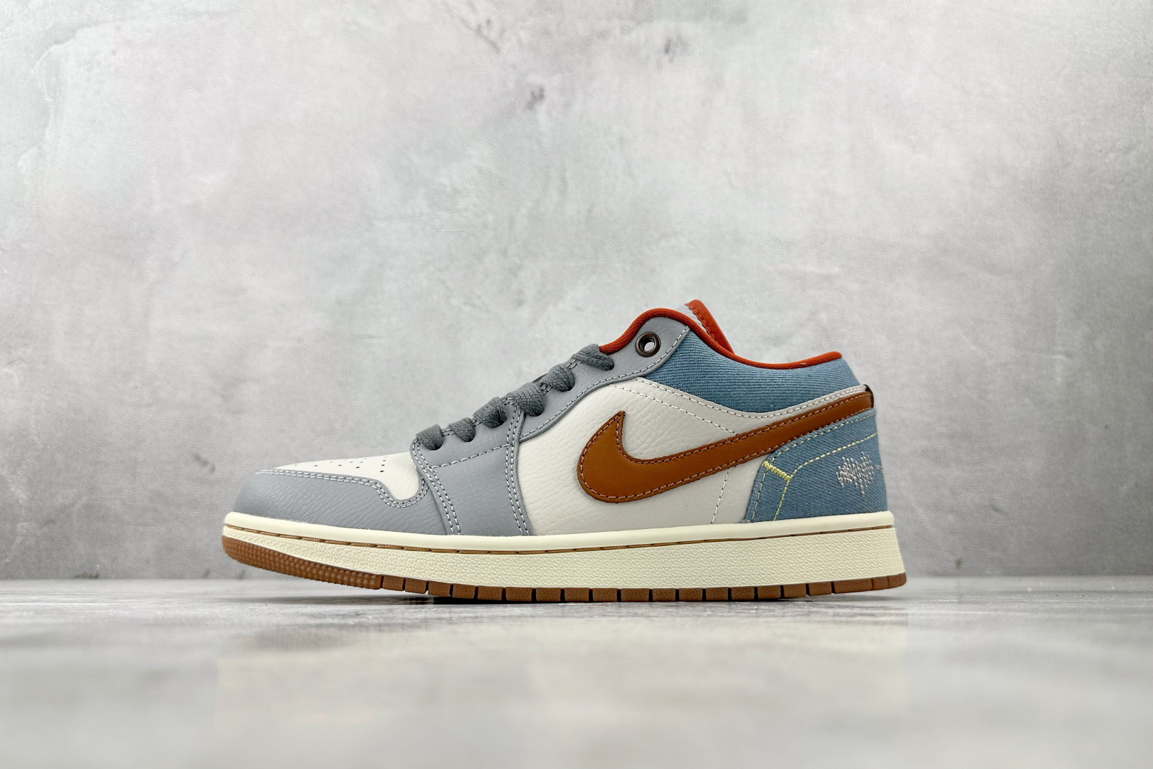 OT  打破市场垄断 顶级过验品质 一流品控免检产品 配色持续更新 原鞋开发 还原公司级 定位市场第一梯队 Jordan Air Jordan 1 low 蓝白 货号：FZ5045-091 尺码：35.5 36 36.5 37.5 38 38.5 39 40 40.5 41 42 42.5 43 44 44.5 45 46-选品中心