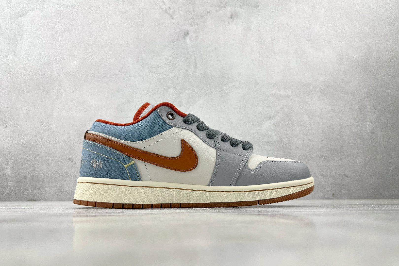 图片[2]-OT  打破市场垄断 顶级过验品质 一流品控免检产品 配色持续更新 原鞋开发 还原公司级 定位市场第一梯队 Jordan Air Jordan 1 low 蓝白 货号：FZ5045-091 尺码：35.5 36 36.5 37.5 38 38.5 39 40 40.5 41 42 42.5 43 44 44.5 45 46-选品中心