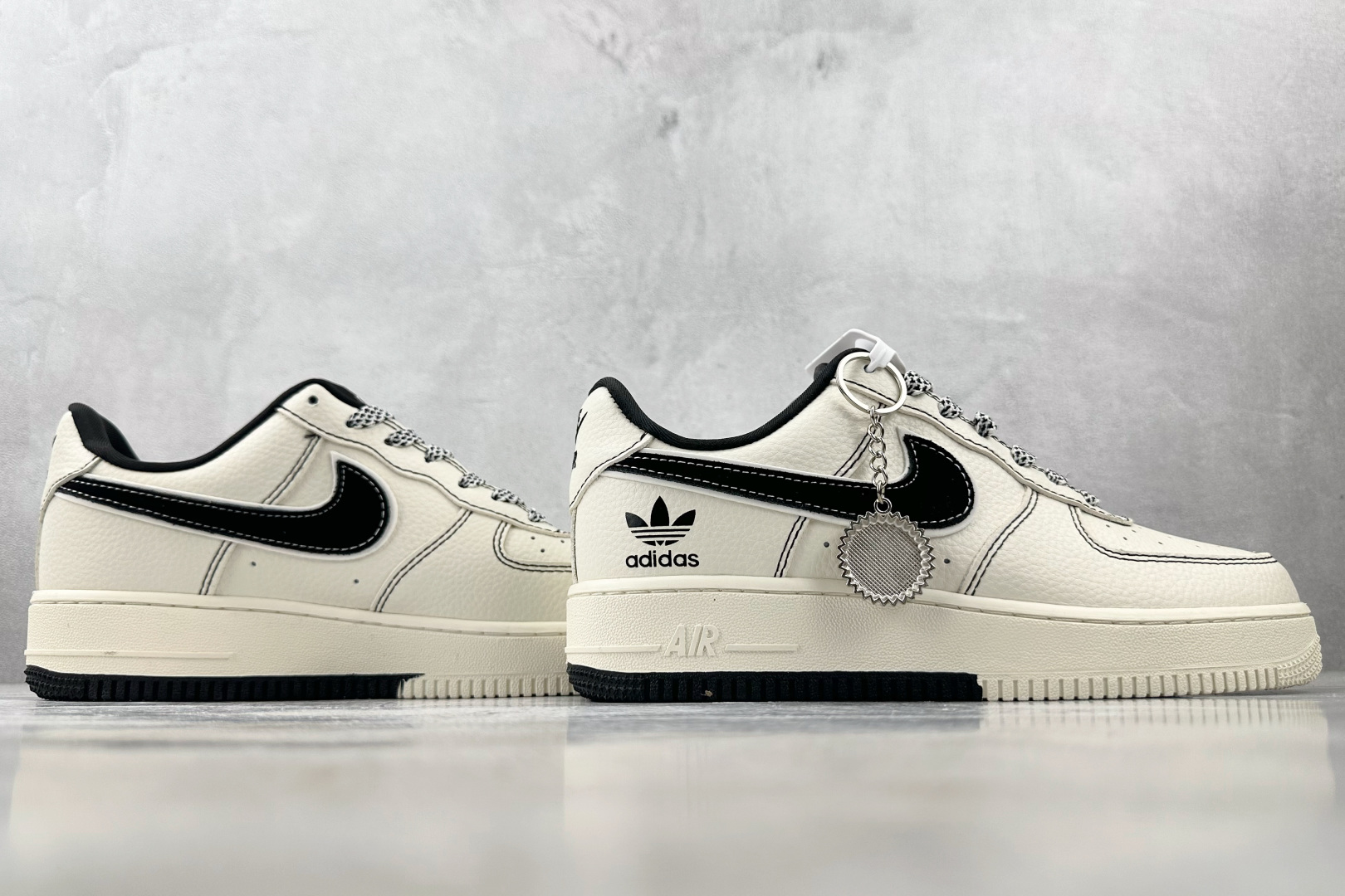 260 Nike Air Force 1'07 adidas 联名 米白黑 KB1688-003-Chinese  UA Cheap High Quatity Brand  Clothes Bags handbags Sneakers wholesale wholesaler seller from China Factory suppliers Fashion Clothing  Shoes best Quality Beautiful Price  260 Nike Air Force 1'07 adidas 联名 米白黑 KB1688-003