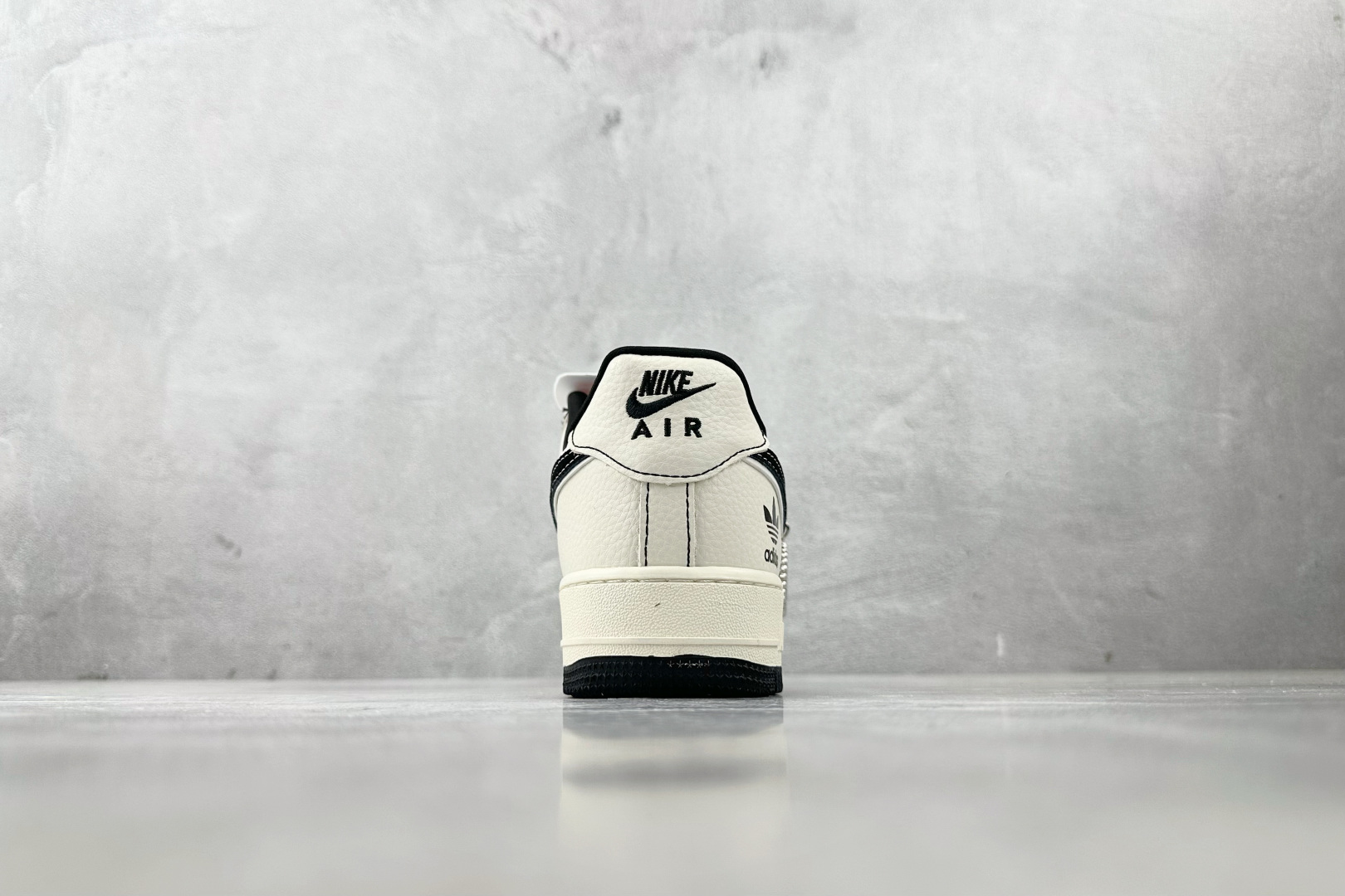 260 Nike Air Force 1'07 adidas 联名 米白黑 KB1688-003-Chinese  UA Cheap High Quatity Brand  Clothes Bags handbags Sneakers wholesale wholesaler seller from China Factory suppliers Fashion Clothing  Shoes best Quality Beautiful Price  260 Nike Air Force 1'07 adidas 联名 米白黑 KB1688-003