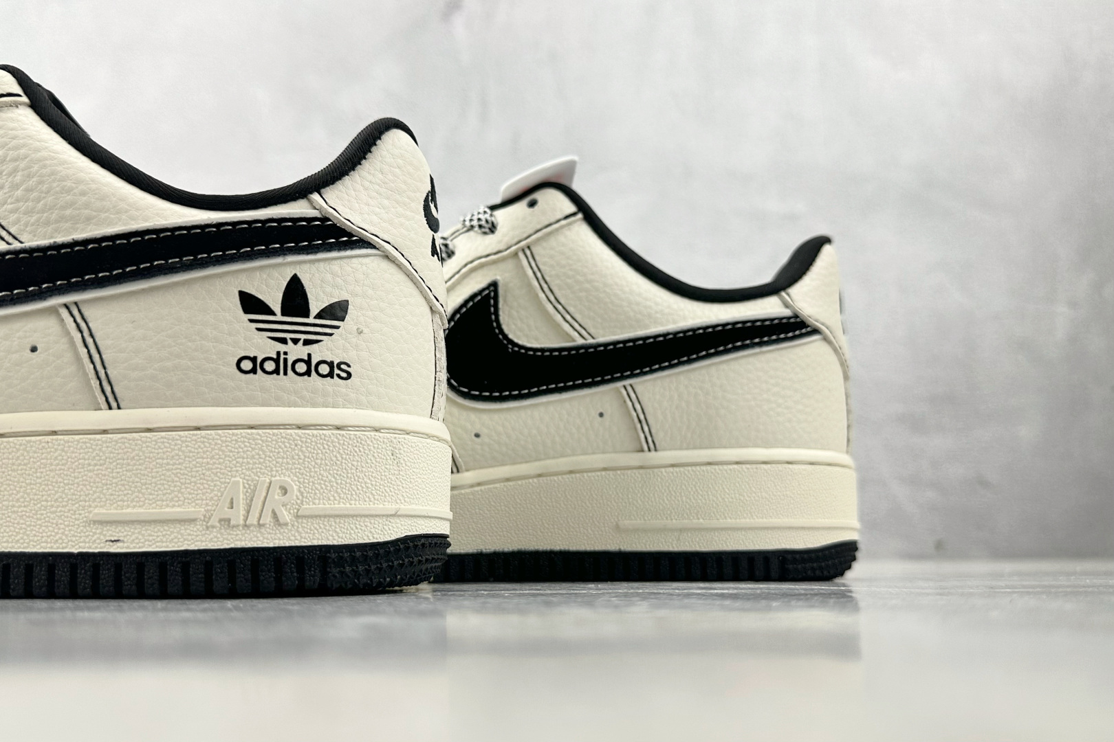 260 Nike Air Force 1'07 adidas 联名 米白黑 KB1688-003-Chinese  UA Cheap High Quatity Brand  Clothes Bags handbags Sneakers wholesale wholesaler seller from China Factory suppliers Fashion Clothing  Shoes best Quality Beautiful Price  260 Nike Air Force 1'07 adidas 联名 米白黑 KB1688-003