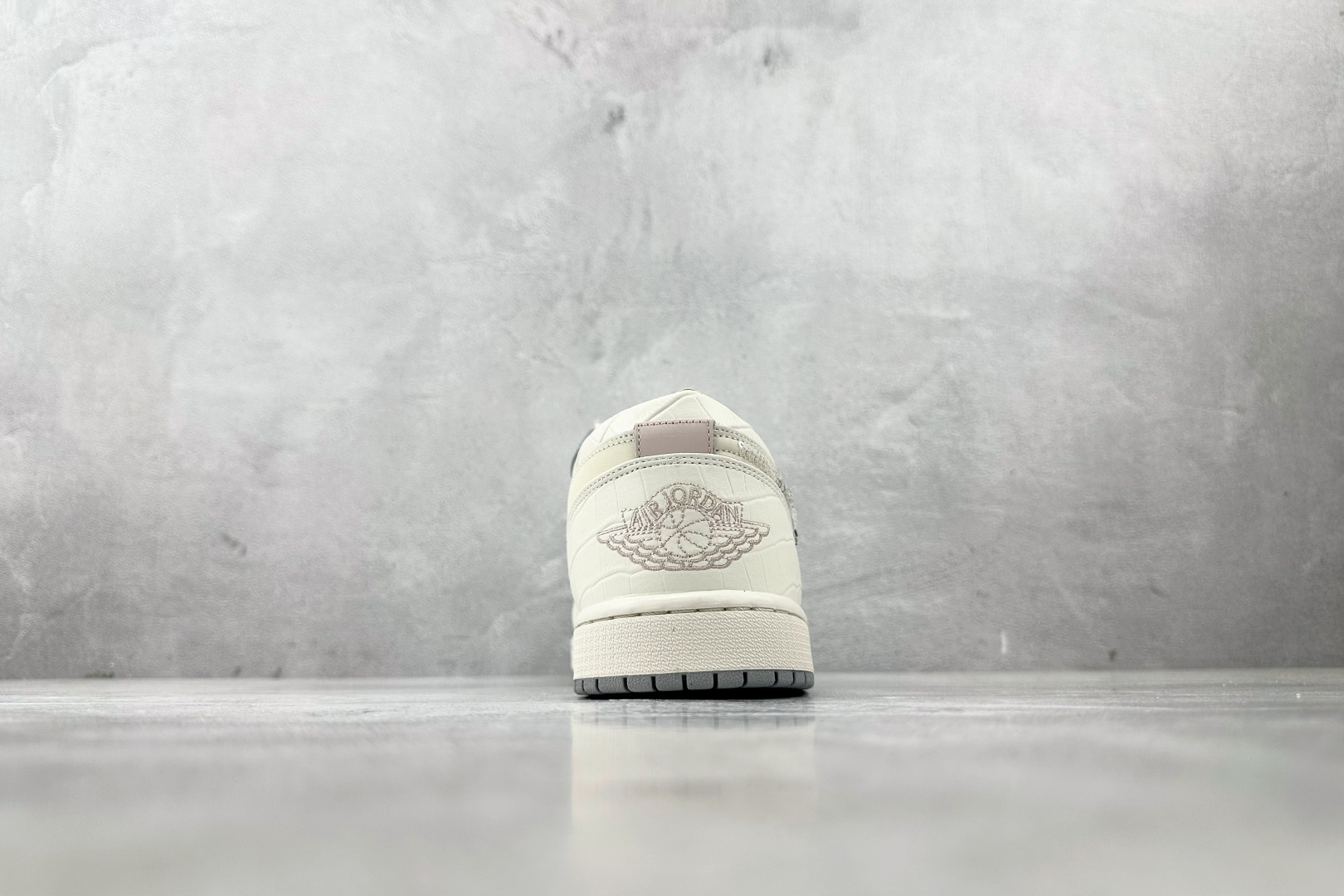图片[9]-K版  综合版 Jordan Air Jordan 1 米白 货号：IH7323-100 尺码：36 36.5 37 38.5 39 40 40.5 41 42 42.5 43 44 44.5 45 46-选品中心