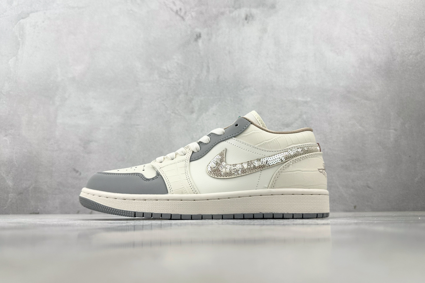 XC  Jordan Air Jordan 1 米白 货号：IH7323-100 尺码：36 36.5 37 38.5 39 40 40.5 41 42 42.5 43 44 44.5 45 46-选品中心