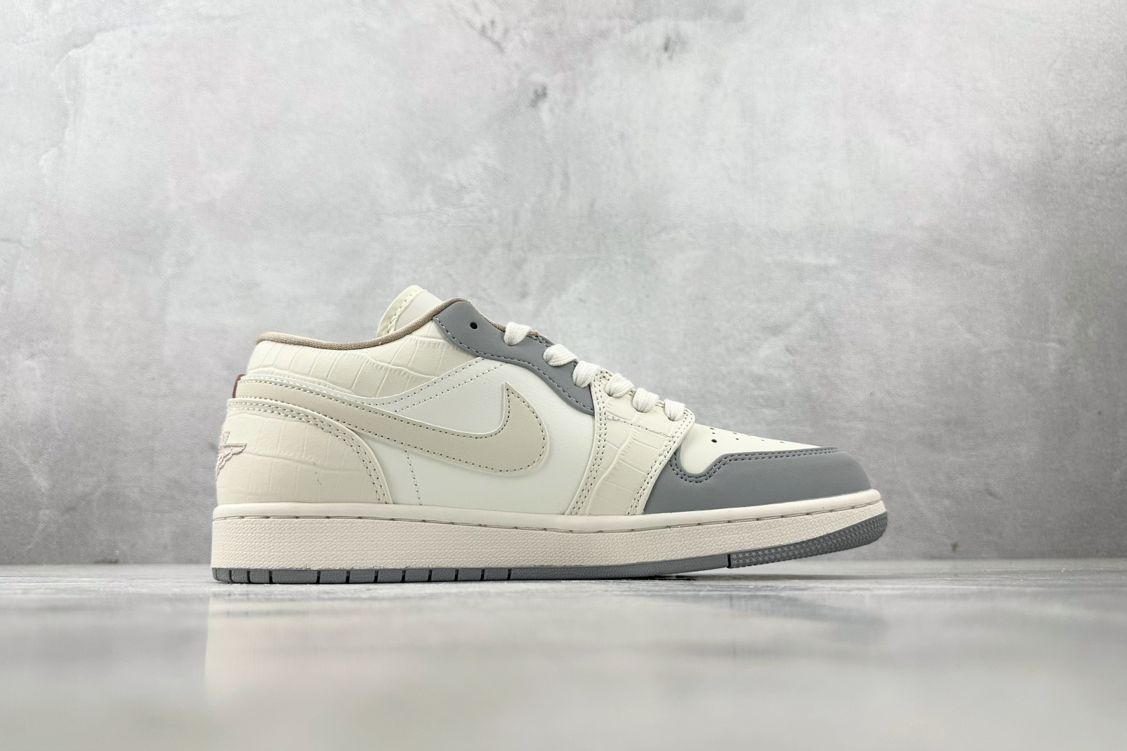 图片[2]-XC  Jordan Air Jordan 1 米白 货号：IH7323-100 尺码：36 36.5 37 38.5 39 40 40.5 41 42 42.5 43 44 44.5 45 46-选品中心