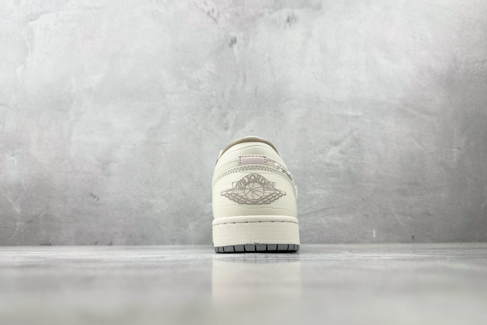 图片[9]-XC  Jordan Air Jordan 1 米白 货号：IH7323-100 尺码：36 36.5 37 38.5 39 40 40.5 41 42 42.5 43 44 44.5 45 46-选品中心