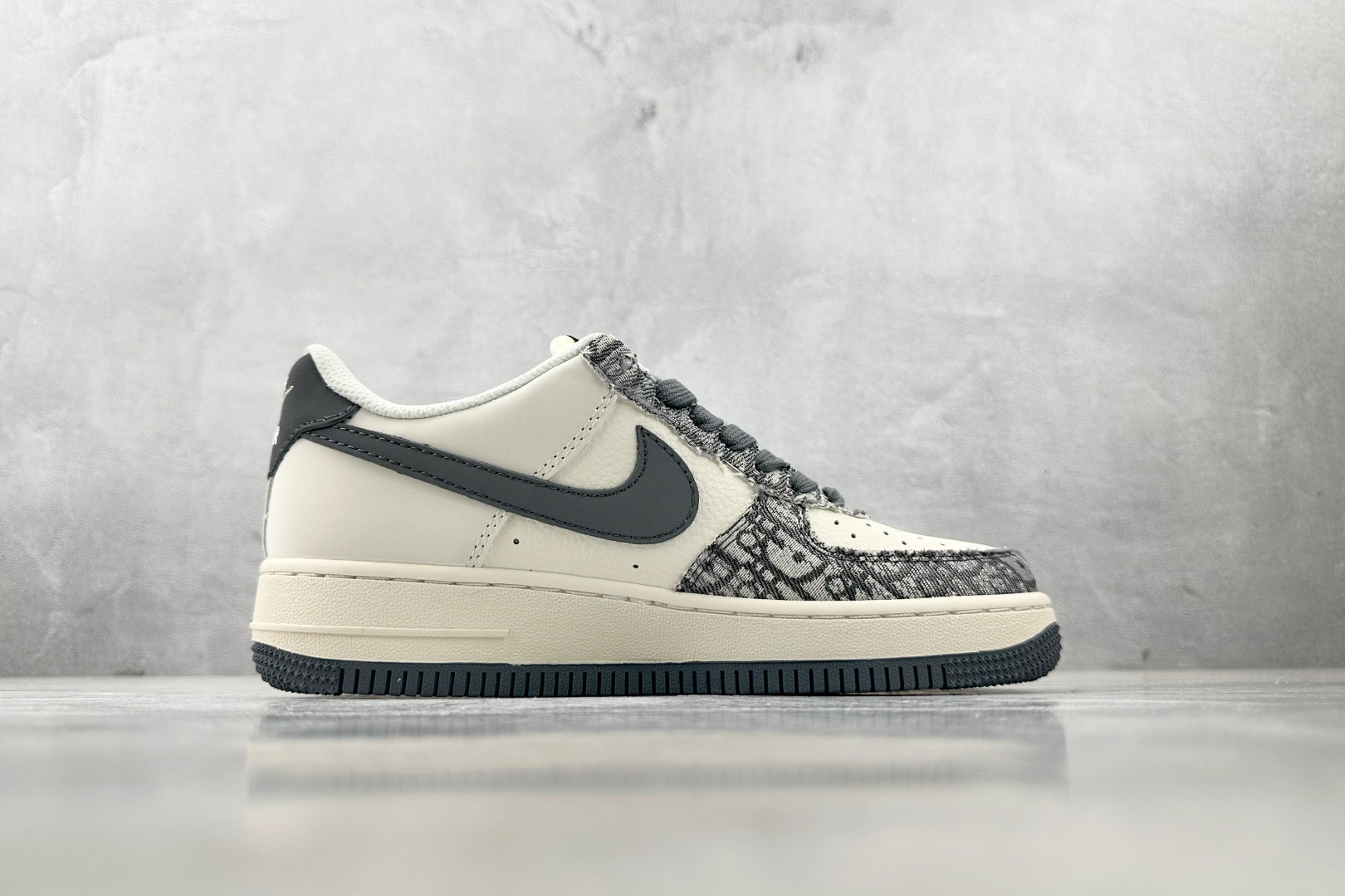 图片[2]-XC  Nike Air Force 1\’07 DIOR 联名 灰白 货号：XS1958 589 尺码：36 36.5 37.5 38 38.5 39 40 40.5 41 42 42.5 43 44 44.5 45-选品中心