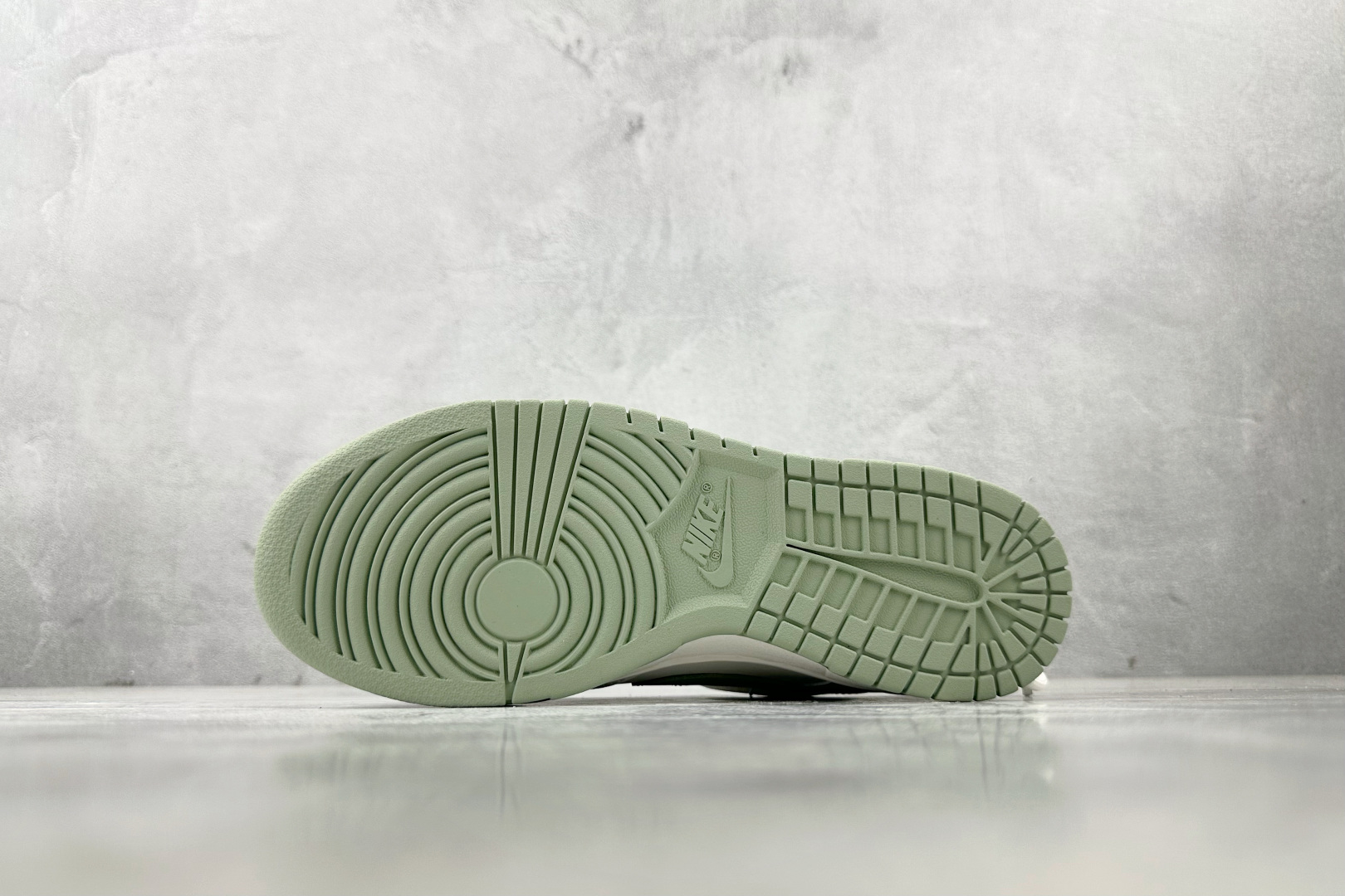  
【定制球鞋】Nike Dunk 雾草汀烟 米白绿

货号：WG0508 048
尺码：36 36.5
