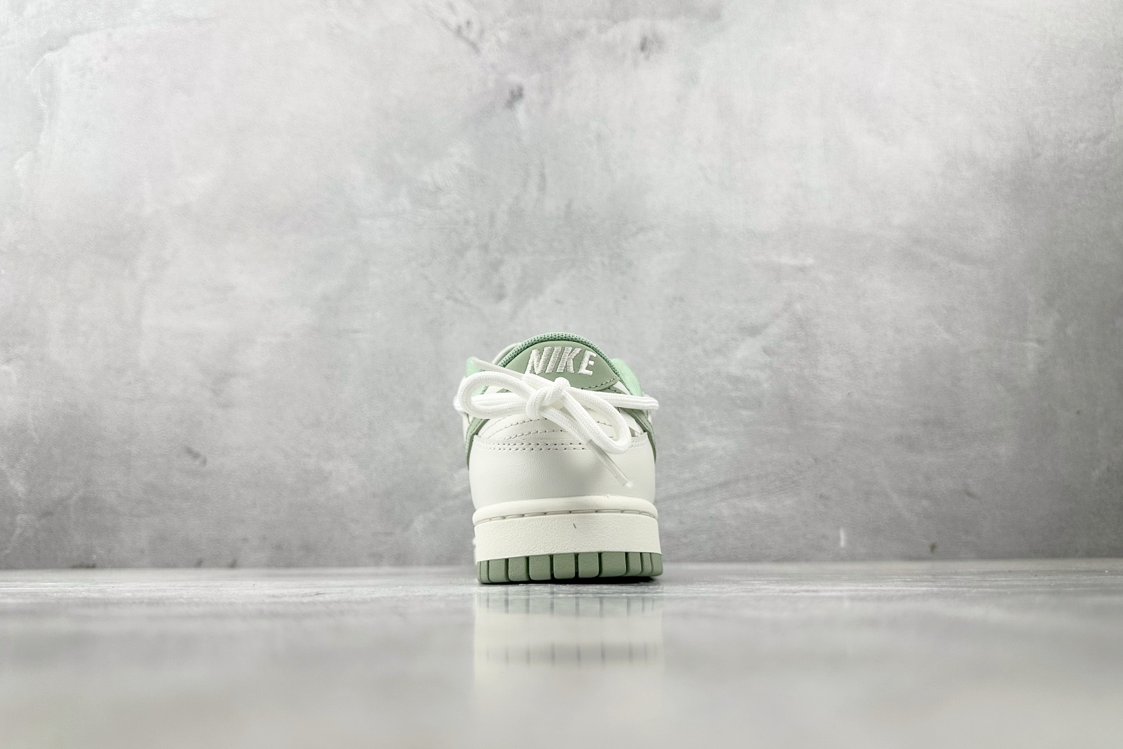  
【定制球鞋】Nike Dunk 雾草汀烟 米白绿

货号：WG0508 048
尺码：36 36.5