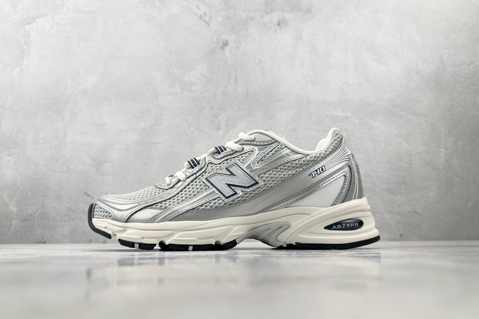 New Balance NB 740 白色货号：U740GC2尺码：36 36.5 37.5 38 38