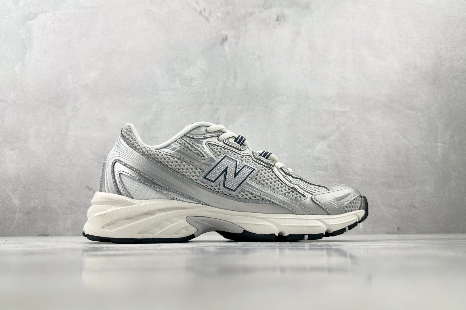 New Balance NB 740 白色货号：U740GC2尺码：36 36.5 37.5 38 38