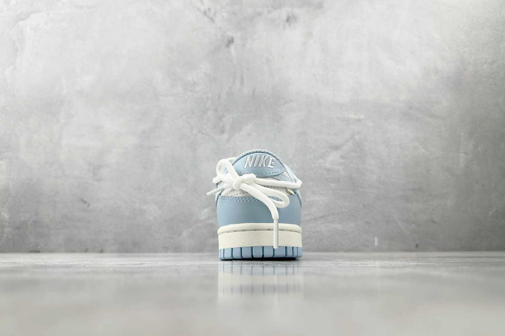 
【定制球鞋】Nike Dunk 洛水 米白蓝

货号：BW0510 060
尺码：35.5 36 3