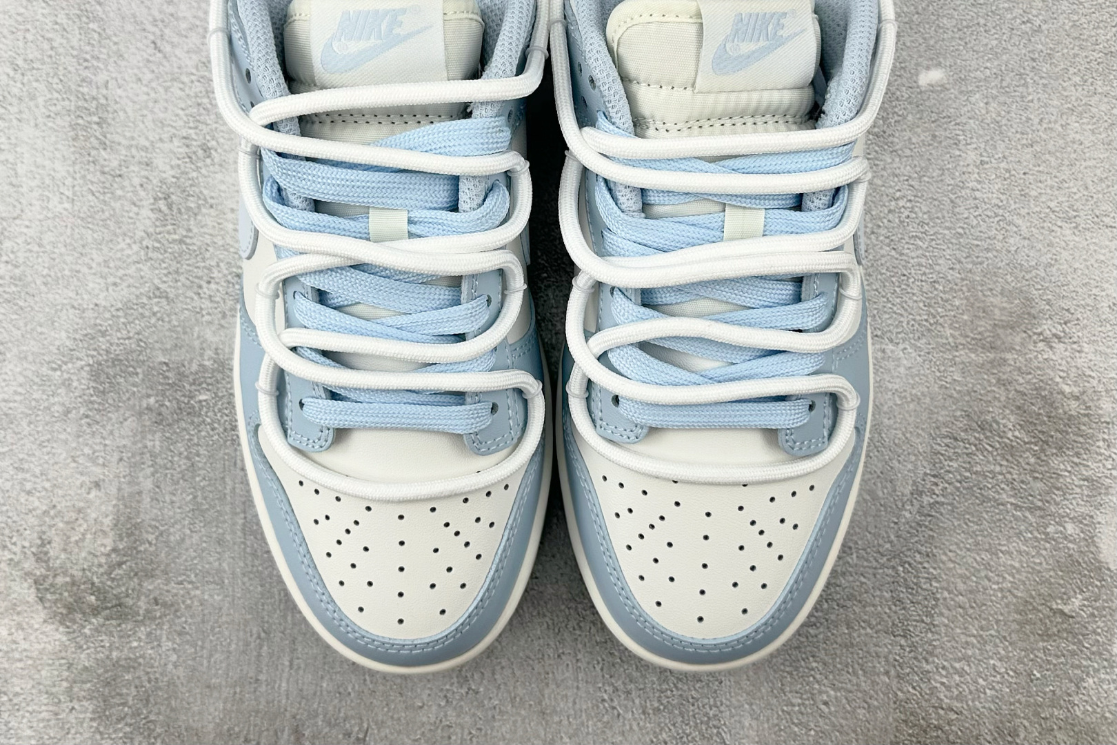  
【定制球鞋】Nike Dunk 洛水 米白蓝

货号：BW0510 060
尺码：35.5 36 3