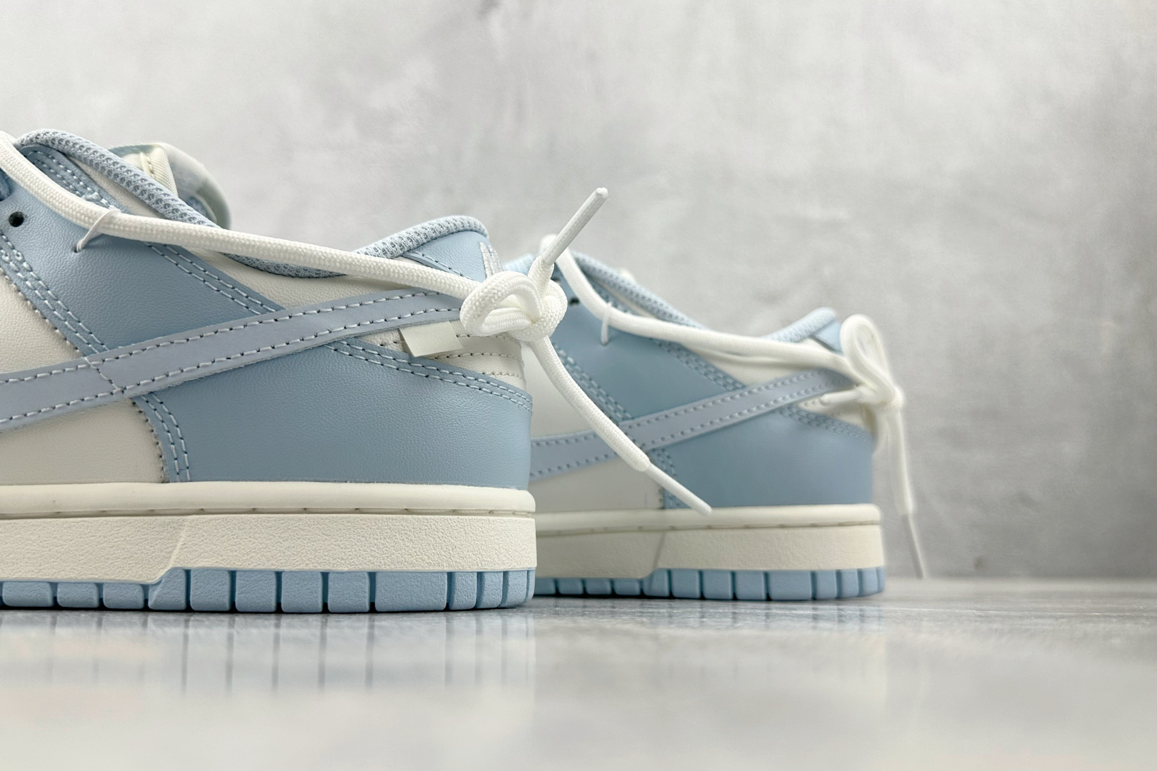  
【定制球鞋】Nike Dunk 洛水 米白蓝

货号：BW0510 060
尺码：35.5 36 3