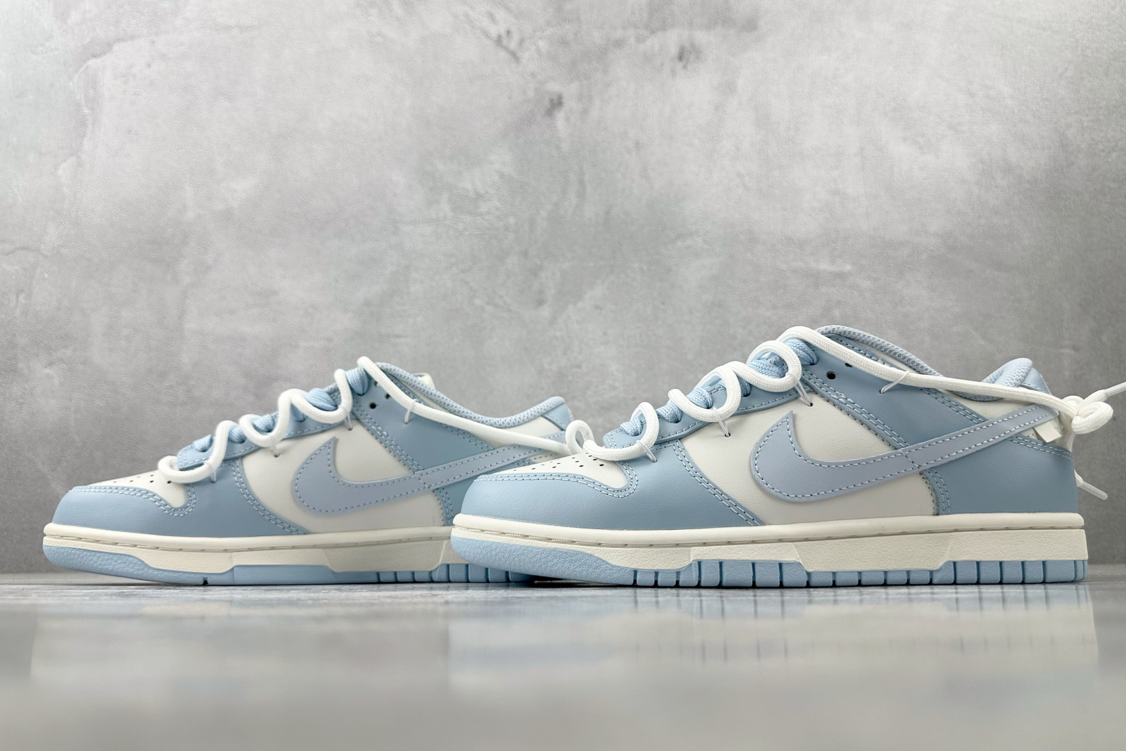  
【定制球鞋】Nike Dunk 洛水 米白蓝

货号：BW0510 060
尺码：35.5 36 3