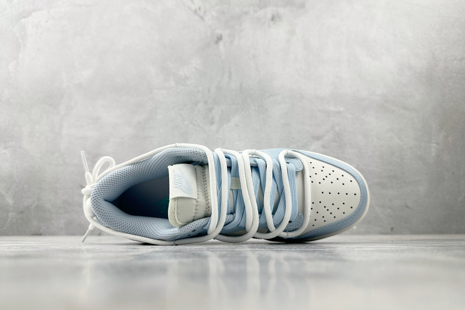  
【定制球鞋】Nike Dunk 洛水 米白蓝

货号：BW0510 060
尺码：35.5 36 3