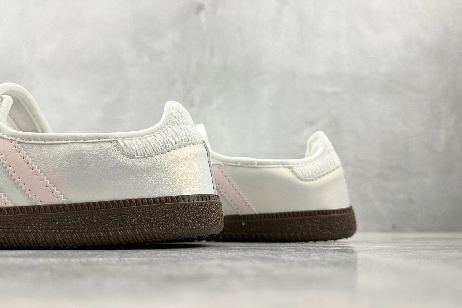 R 版 出口订单 adidas originals Samba Jane 白银色货号 ：JR4482尺码