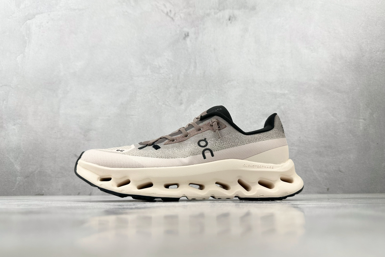 YH  On昂跑 Cloudtilt WMNS 灰白色 货号：3WE10053247 尺码：36 36.5 37 38.5 39 40 40.5 41 42 42.5 43 44 44.5 45-选品中心