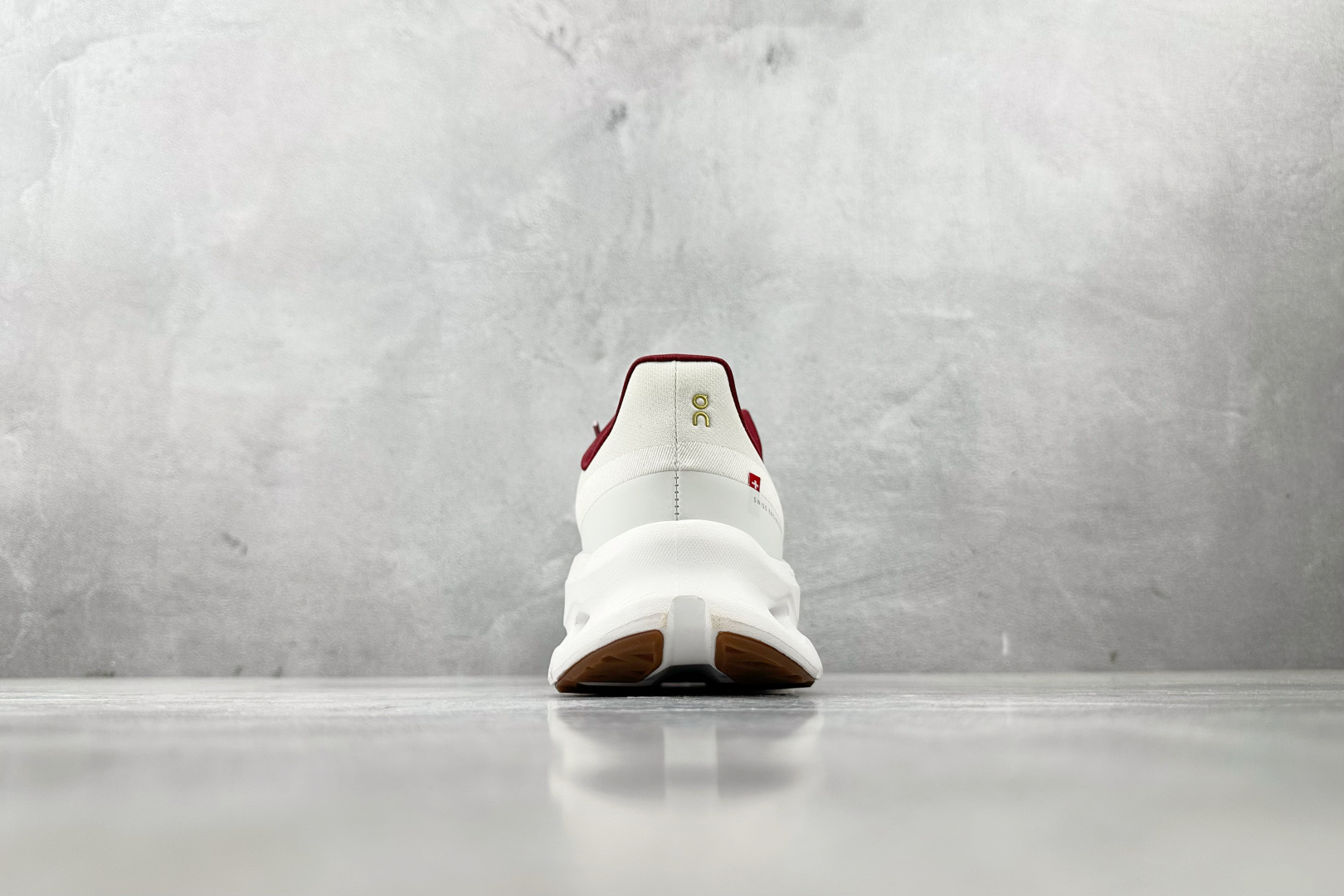 180 On昂跑 Cloudtilt 蛇年限定 象牙白 3WF10562143-Chinese UA Cheap High Quatity Brand Clothes Bags handbags Sneakers wholesale wholesaler seller from China Factory suppliers Fashion Clothing Shoes best Quality Beautiful Price 180 On昂跑 Cloudtilt 蛇年限定 象牙白 3WF10562143