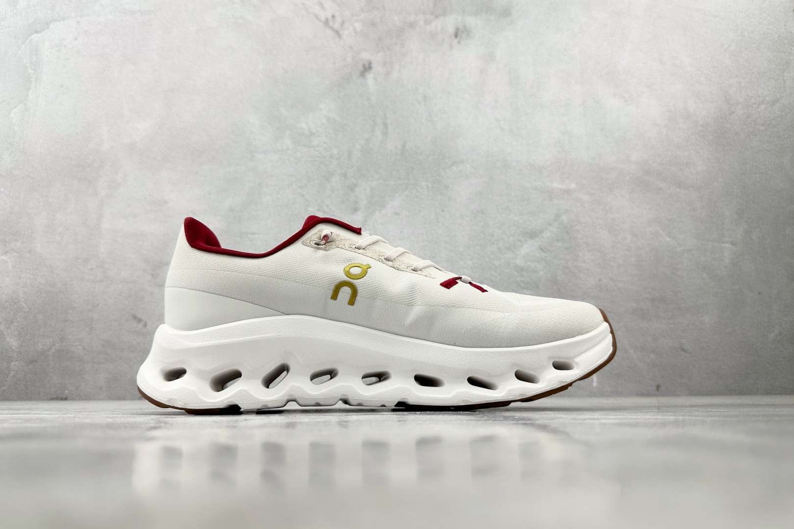 180 On昂跑 Cloudtilt 蛇年限定 象牙白 3WF10562143-Chinese UA Cheap High Quatity Brand Clothes Bags handbags Sneakers wholesale wholesaler seller from China Factory suppliers Fashion Clothing Shoes best Quality Beautiful Price 180 On昂跑 Cloudtilt 蛇年限定 象牙白 3WF10562143