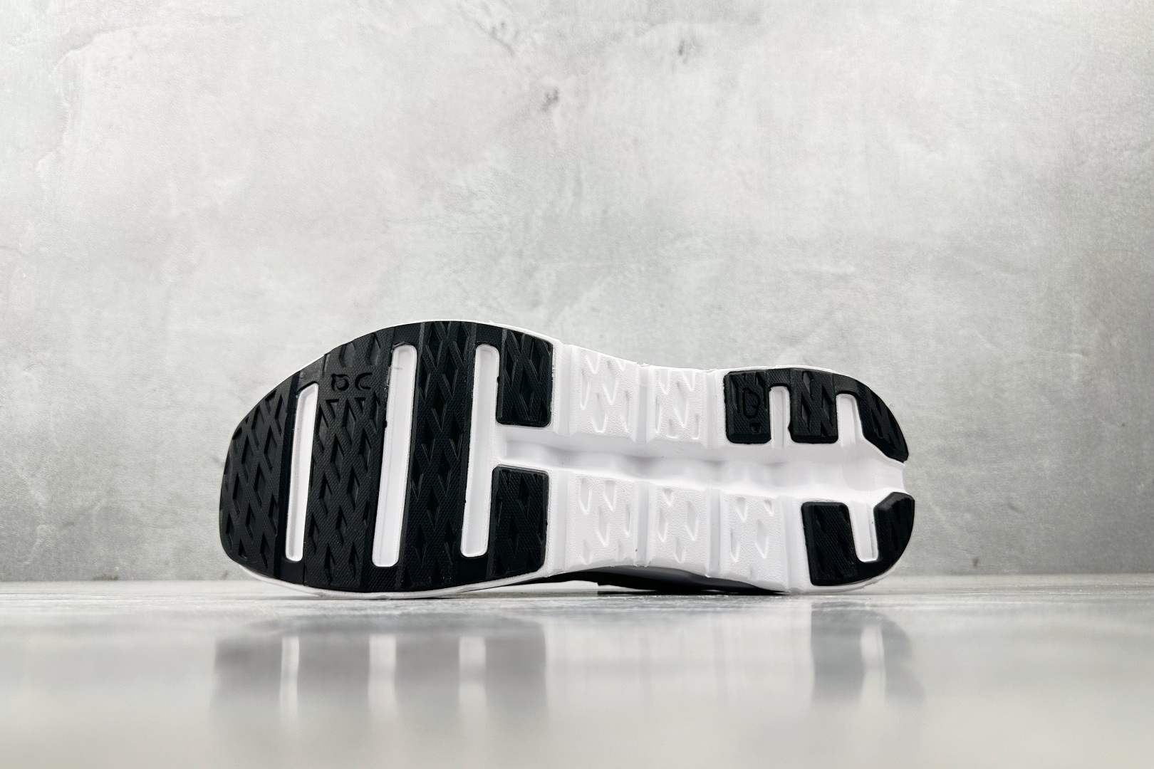 180 On昂跑 Cloudtilt 白黑 3ME10101002-Chinese  UA Cheap High Quatity Brand  Clothes Bags handbags Sneakers wholesale wholesaler seller from China Factory suppliers Fashion Clothing  Shoes best Quality Beautiful Price  180 On昂跑 Cloudtilt 白黑 3ME10101002