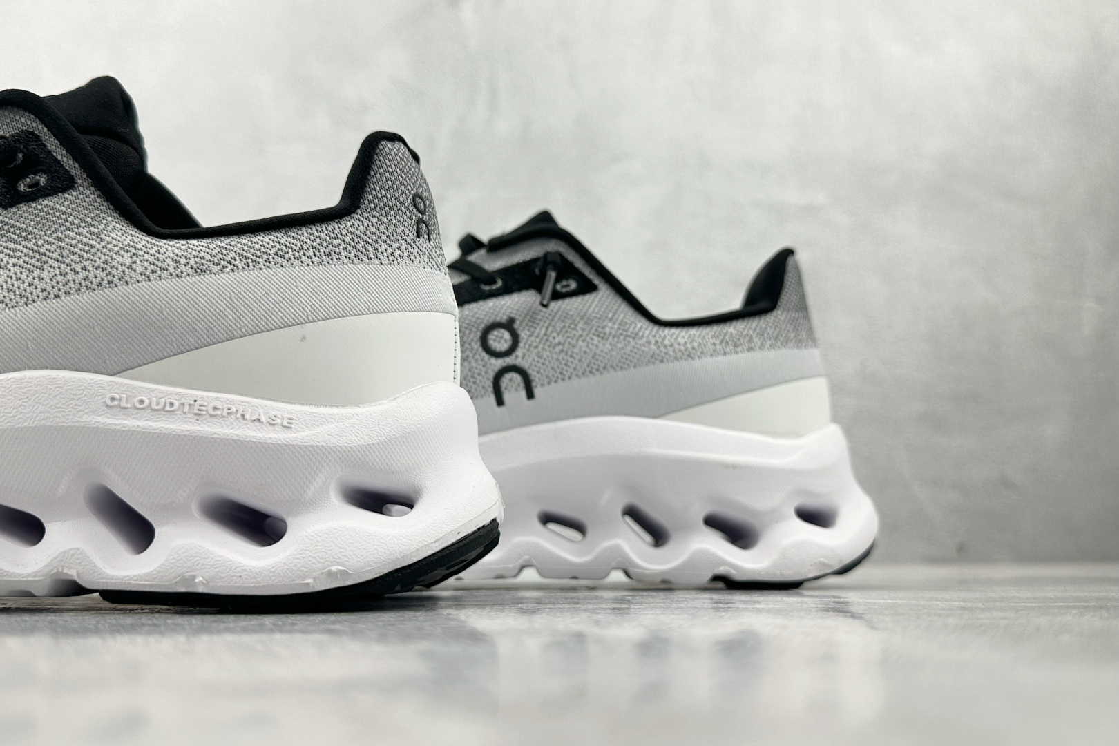 180 On昂跑 Cloudtilt 白黑 3ME10101002-Chinese  UA Cheap High Quatity Brand  Clothes Bags handbags Sneakers wholesale wholesaler seller from China Factory suppliers Fashion Clothing  Shoes best Quality Beautiful Price  180 On昂跑 Cloudtilt 白黑 3ME10101002