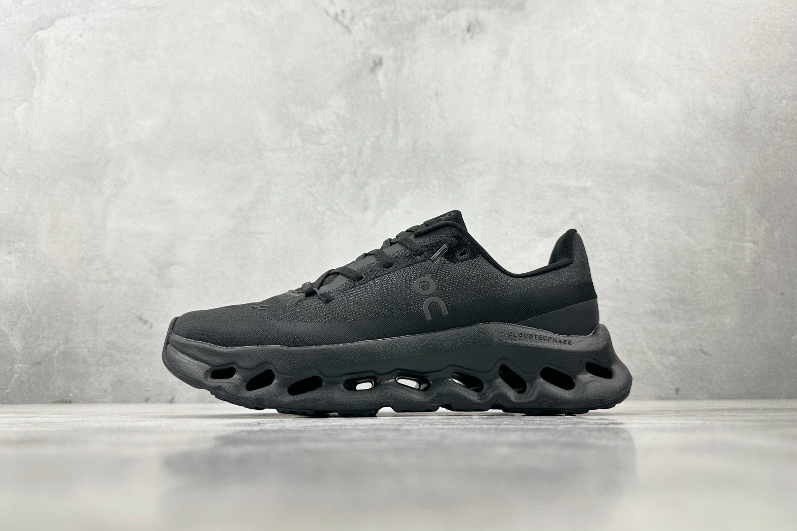 YH  On昂跑 Cloudtilt 黑 货号：3ME10100264 尺码：36 36.5 37 38.5 39 40 40.5 41 42 42.5 43 44 44.5 45-选品中心