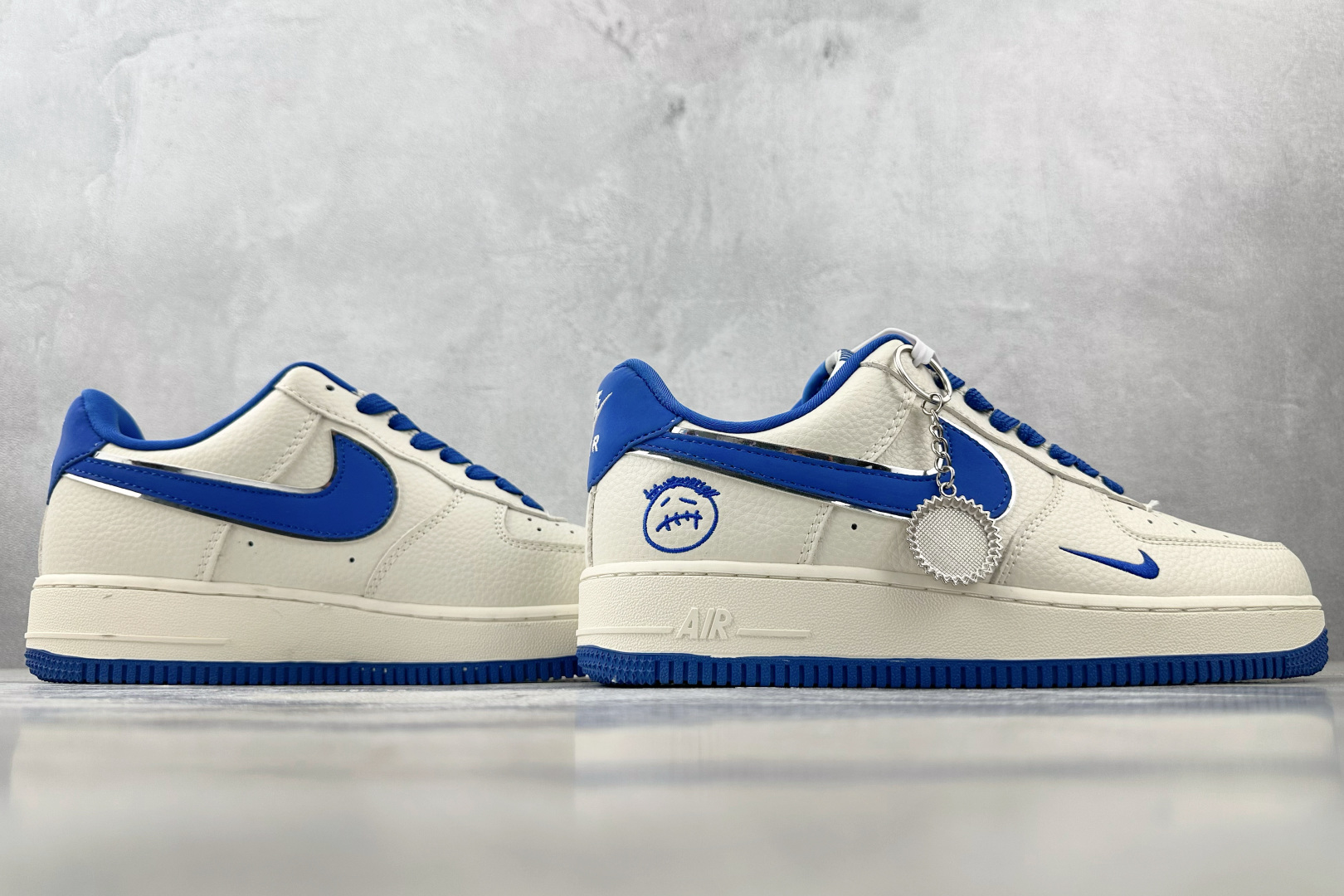 260 Nike Air Force 1'07 鬼脸 联名 白蓝 DF0188-071