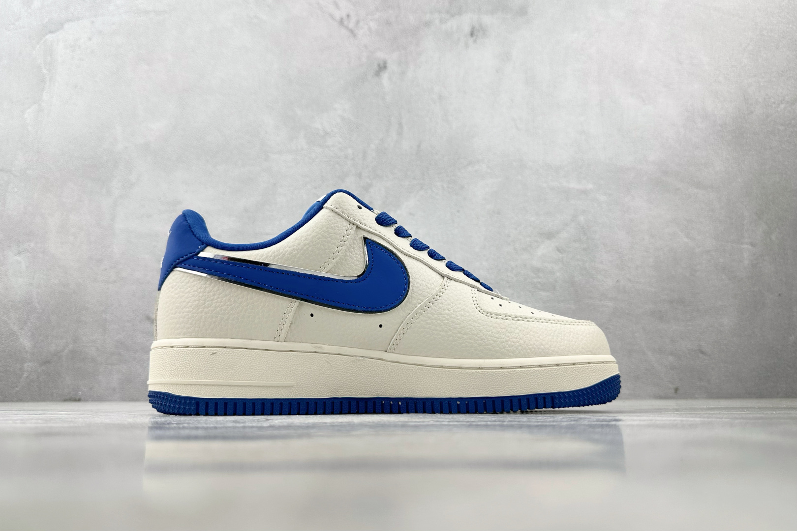 260 Nike Air Force 1'07 鬼脸 联名 白蓝 DF0188-071