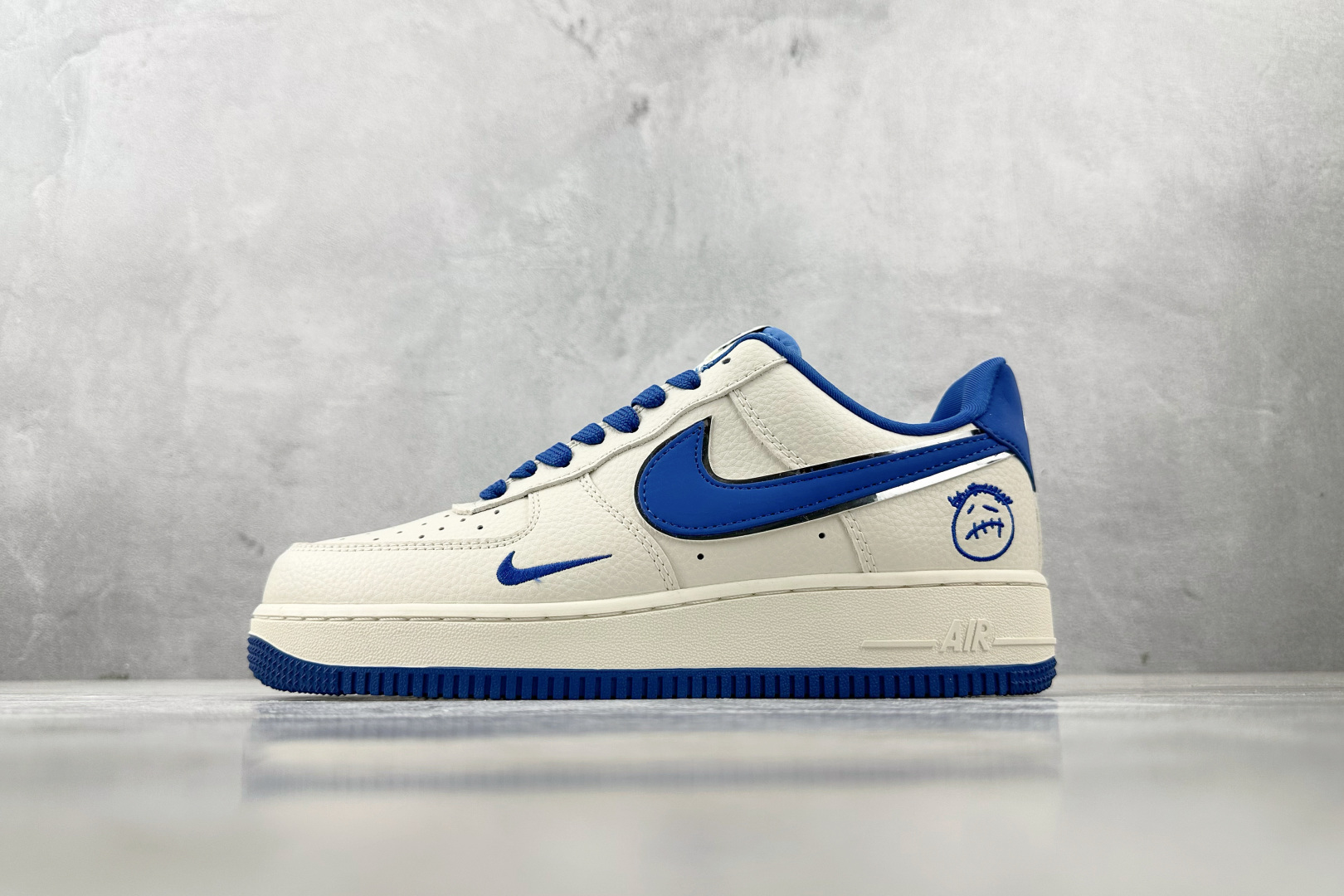 260 Nike Air Force 1'07 鬼脸 联名 白蓝 DF0188-071
