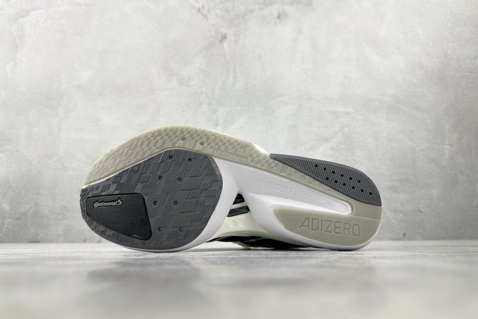 180 平台订单 adidAdizero Boston 13 白黑 JS4939