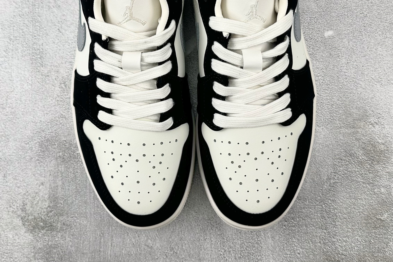 180 Jordan Air Jordan 1 low 白灰黑 IO2242-101