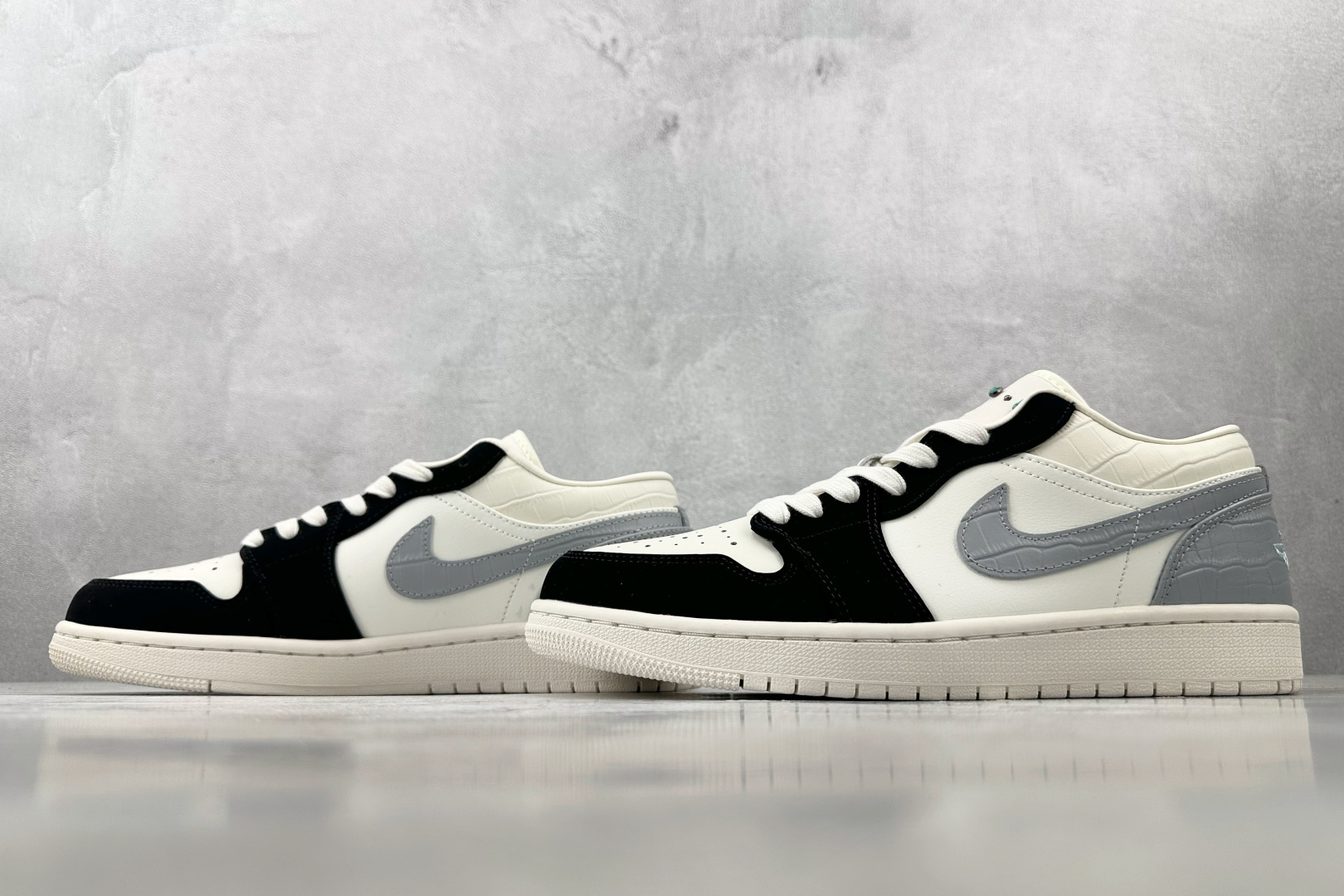 180 Jordan Air Jordan 1 low 白灰黑 IO2242-101