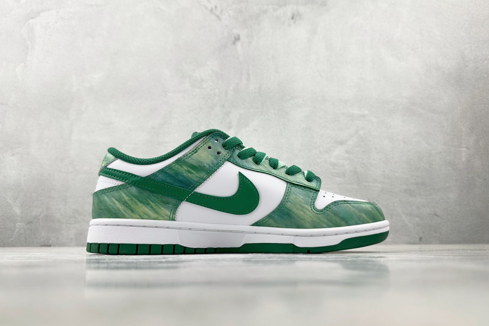  
【定制球鞋】Nike Dunk 多巴胺 柳条 绿色

货号：HF5441-101（Team626-柳