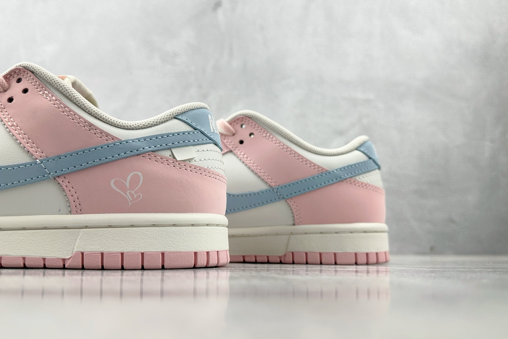  
Nike Dunk Low粉色

货号：PB0508 035
尺码：35.5 36 36.5 37.