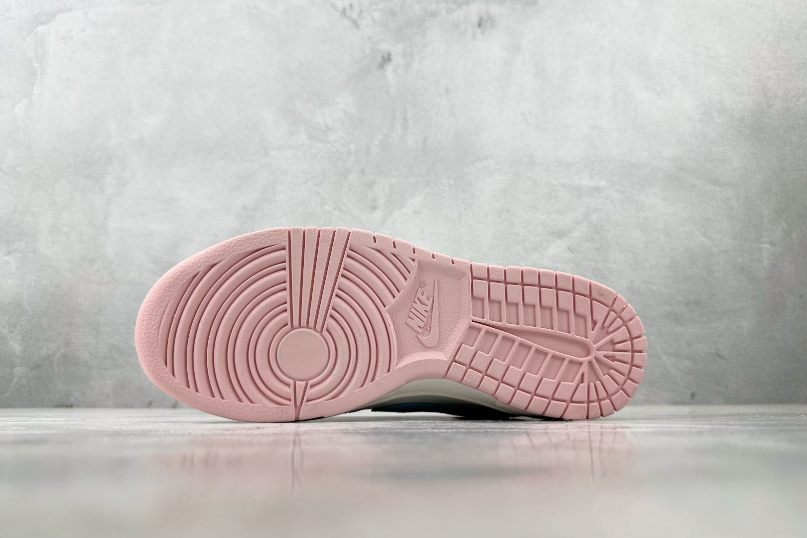  
Nike Dunk Low粉色

货号：PB0508 035
尺码：35.5 36 36.5 37.