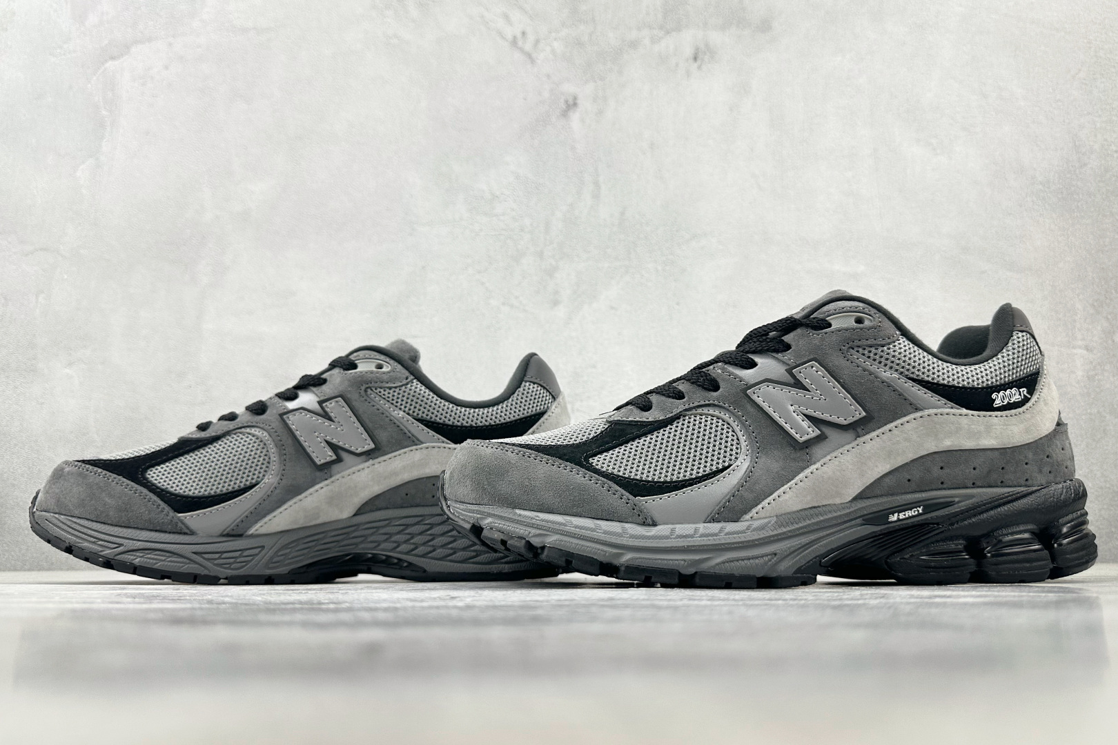 C 版 本地💰240
大厂出品 New Balance NB 2002R 灰色

货号：M2002RCL
尺码：36 36.5 37 38.5 39 40 40.5 41 42 42.5 43 44 44.5 45 46 46.5
编码：33