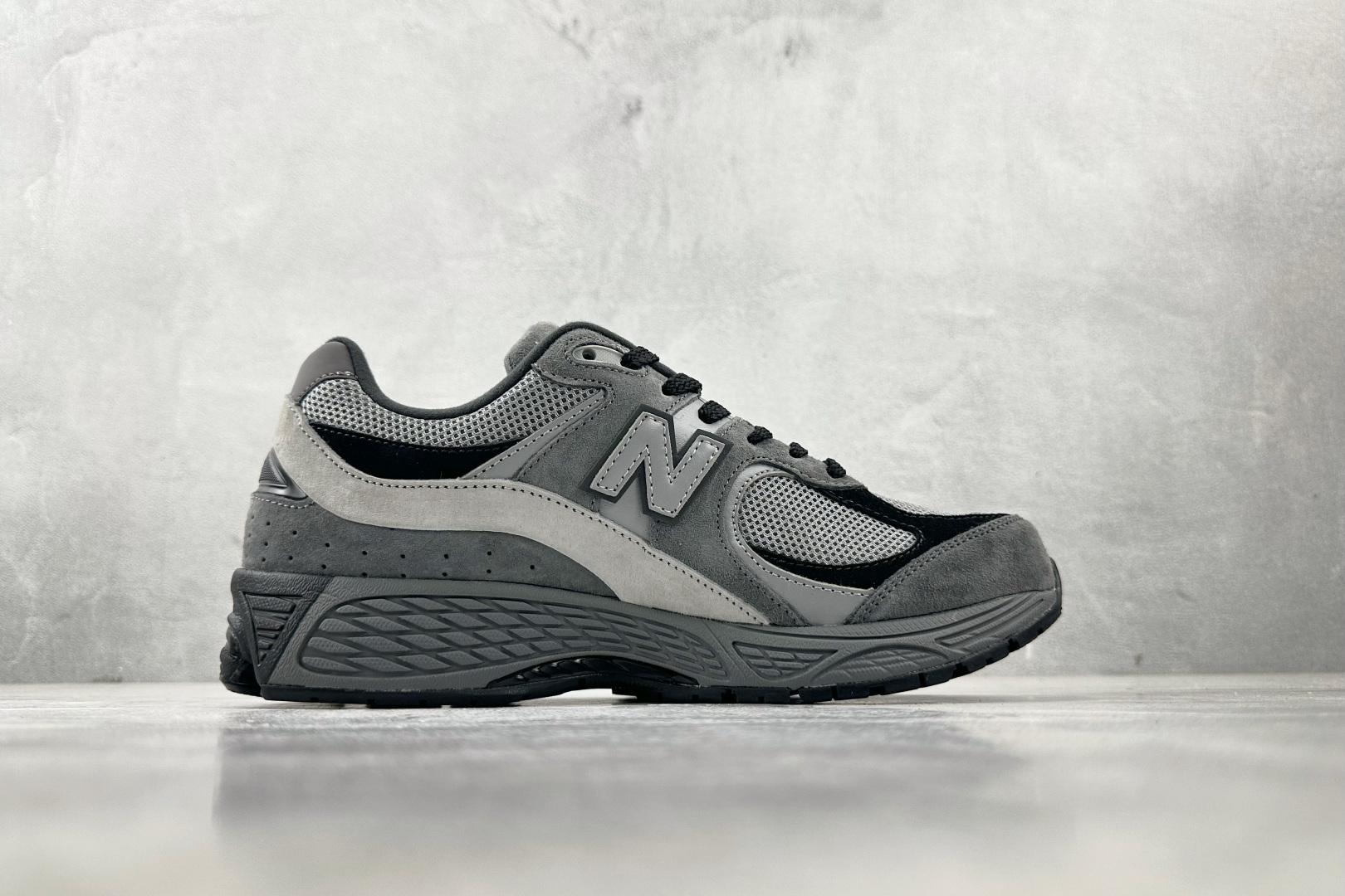C 版 本地💰240
大厂出品 New Balance NB 2002R 灰色

货号：M2002RCL
尺码：36 36.5 37 38.5 39 40 40.5 41 42 42.5 43 44 44.5 45 46 46.5
编码：33