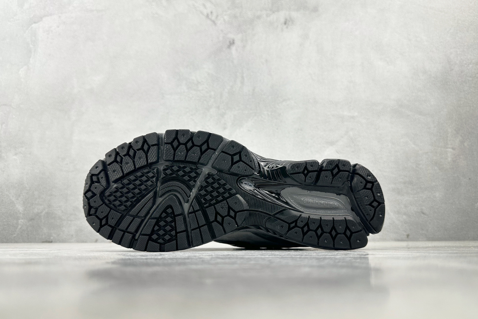 C 版 本地💰240
大厂出品 New Balance NB 2002R 灰色

货号：M2002RCL
尺码：36 36.5 37 38.5 39 40 40.5 41 42 42.5 43 44 44.5 45 46 46.5
编码：33