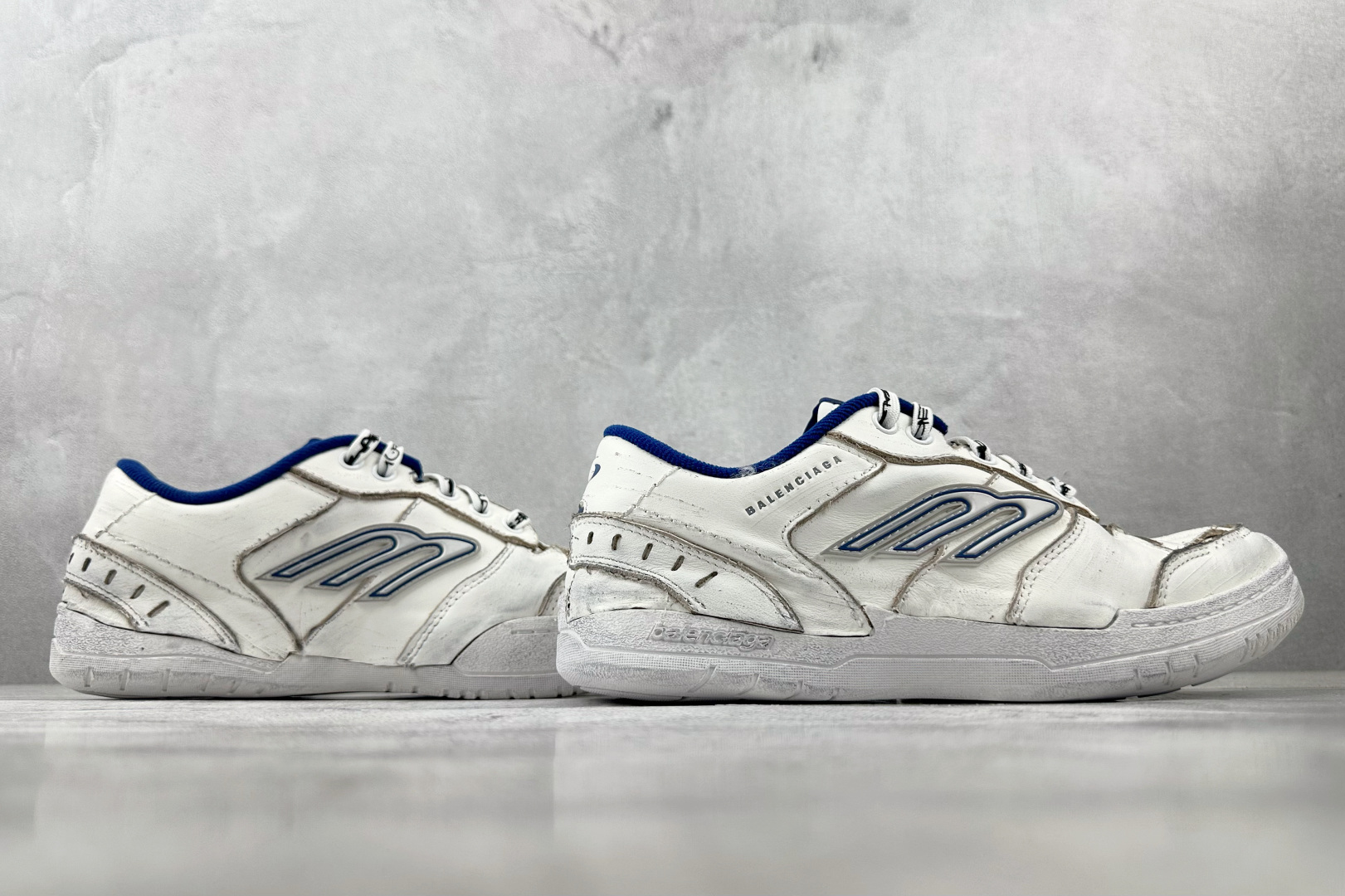 480 代购版 Balenciaga巴黎世家 Hamptons Worn-Out 白色 841765WCURB