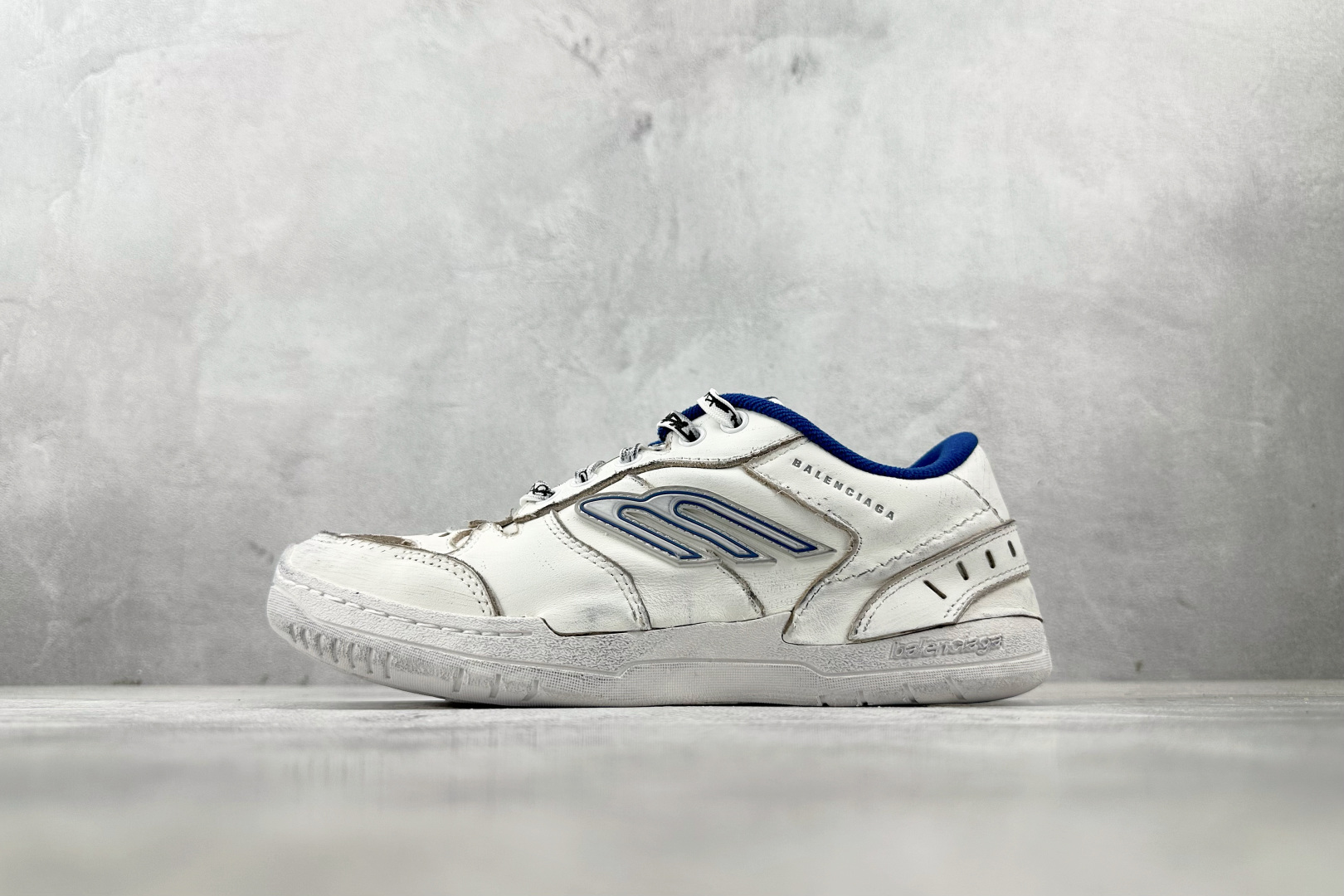 480 代购版 Balenciaga巴黎世家 Hamptons Worn-Out 白色 841765WCURB