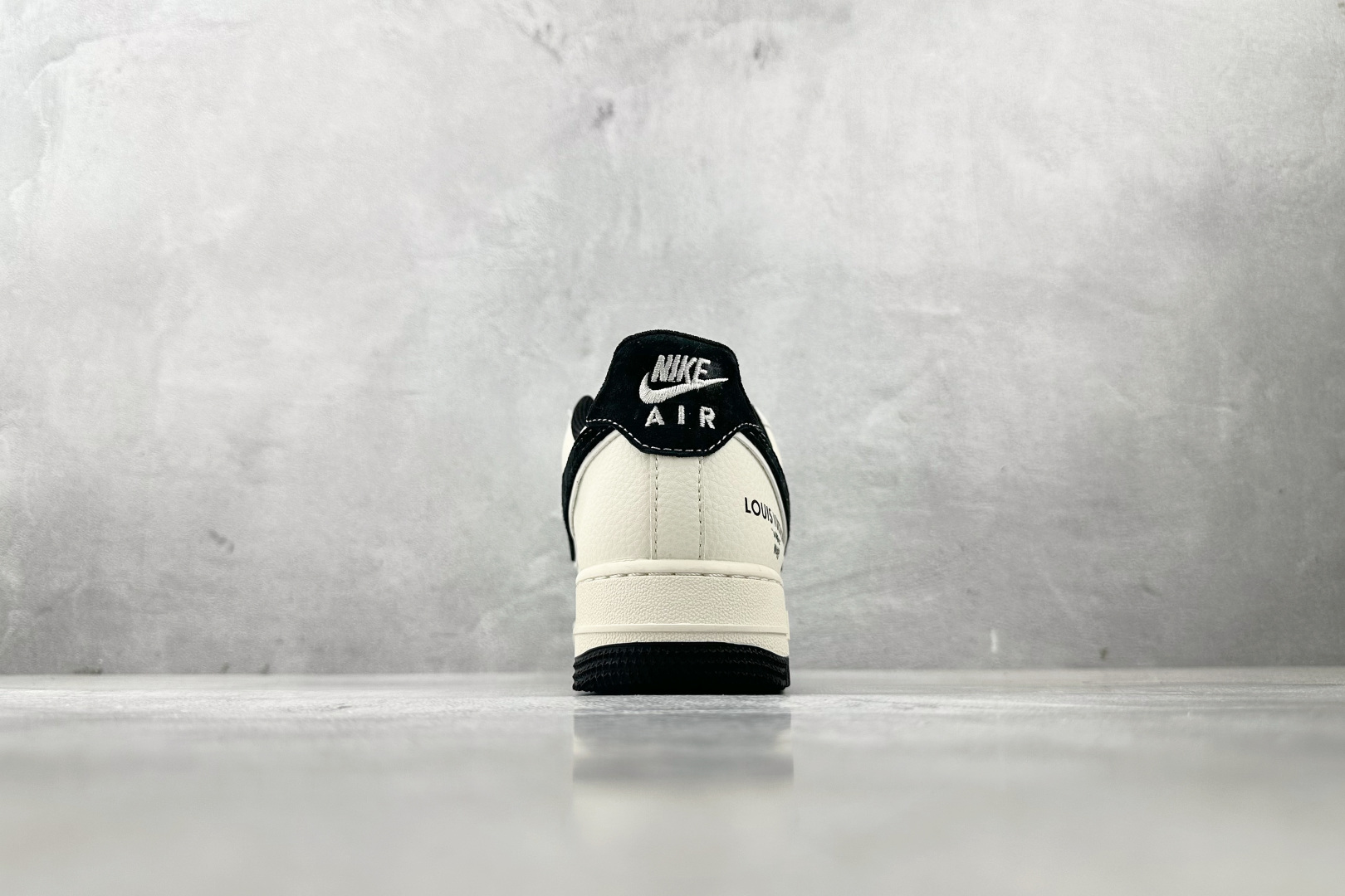 260 Nike Air Force 1'07 LV 联名 米白黑 YX5066-348