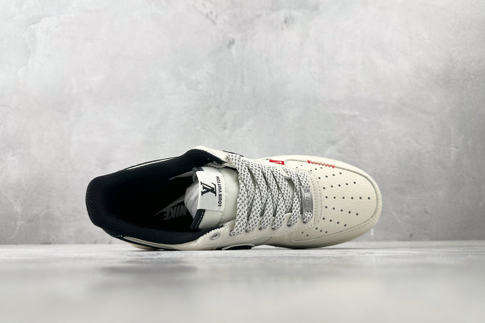 260 Nike Air Force 1'07 LV 联名 米白黑 YX5066-348