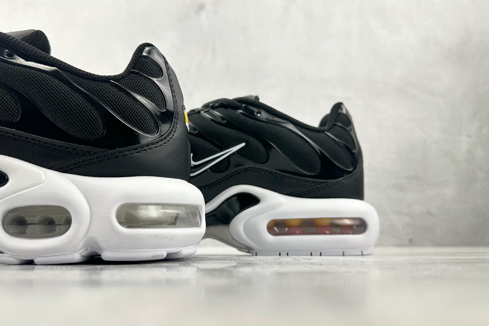 280 Nike Air Max Plus 黑白色 DM2362-001